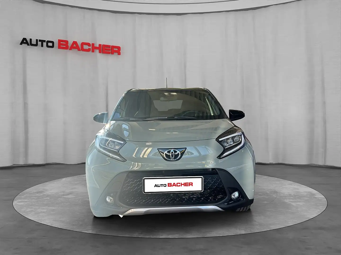 Toyota Aygo X 1,0 VVT-i Explore CVT Grün - 2