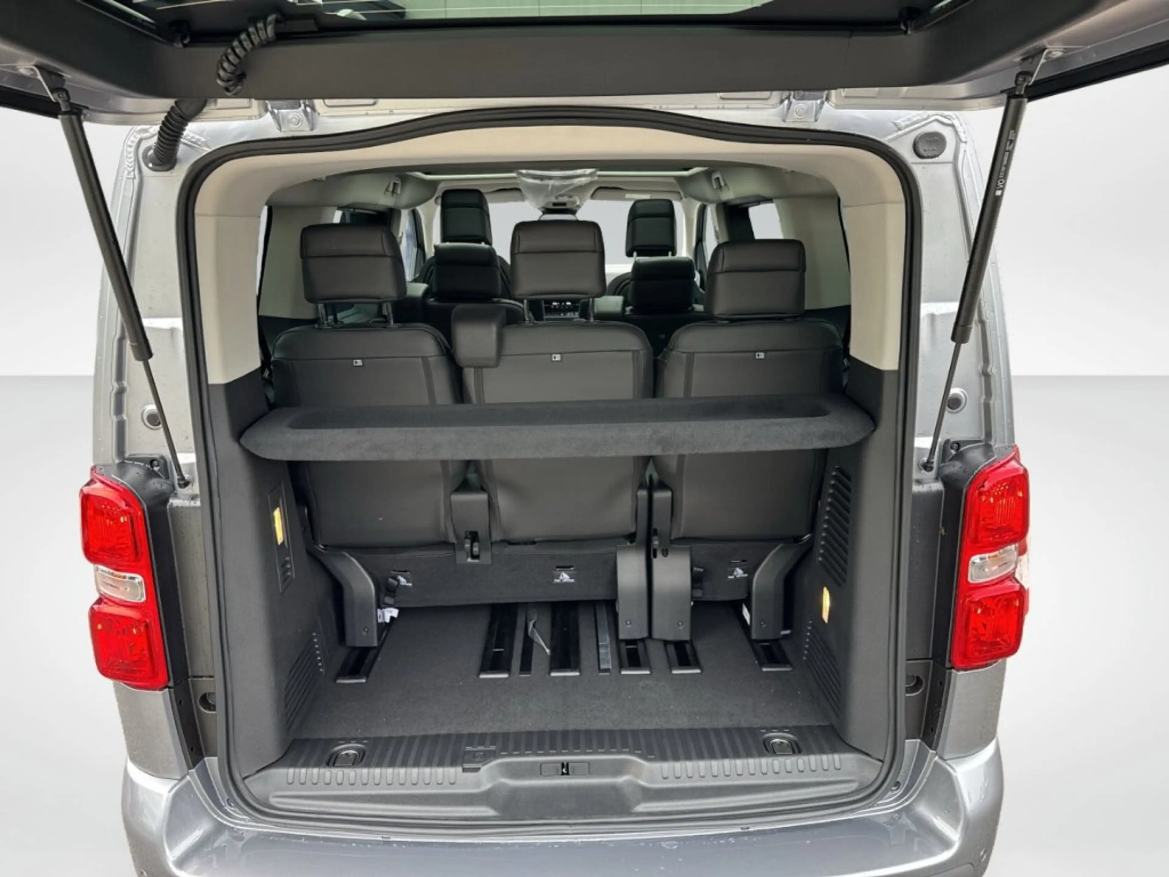 Peugeot Traveller PREMIUM L2 BHDI 180 EAT8 — photo 6