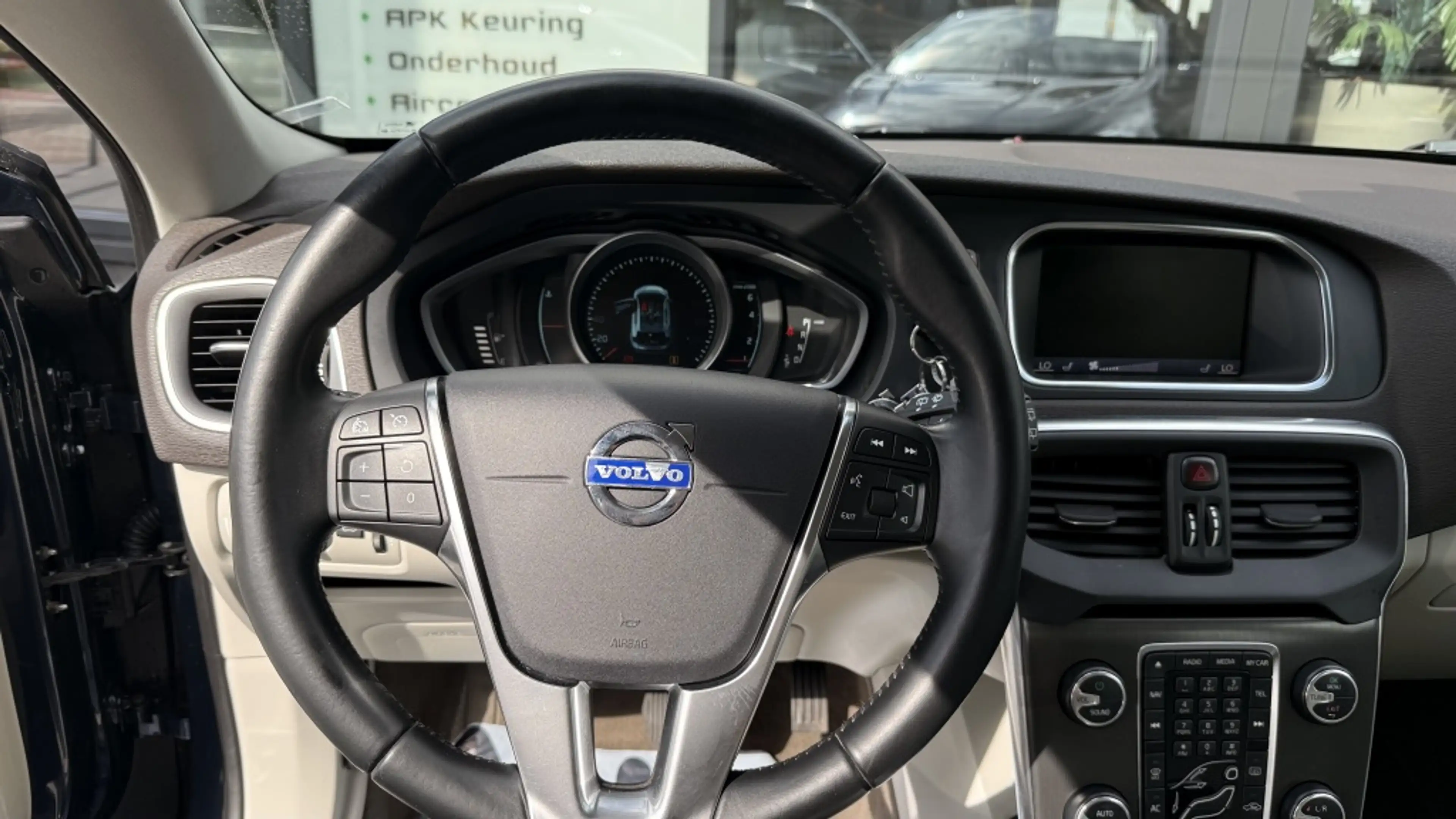 Volvo V40 1.6 T4 Summum automaat — photo 9