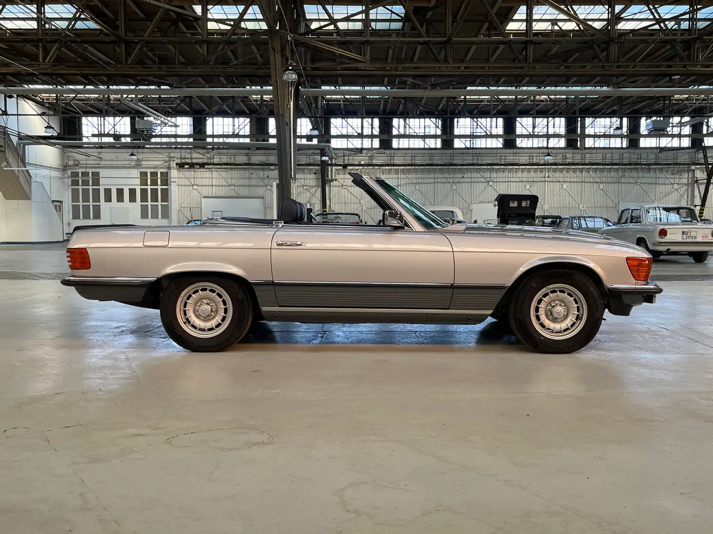 Mercedes-Benz SL 500 sehr gut restauriert, DAS Sommerauto Stříbrná - 2