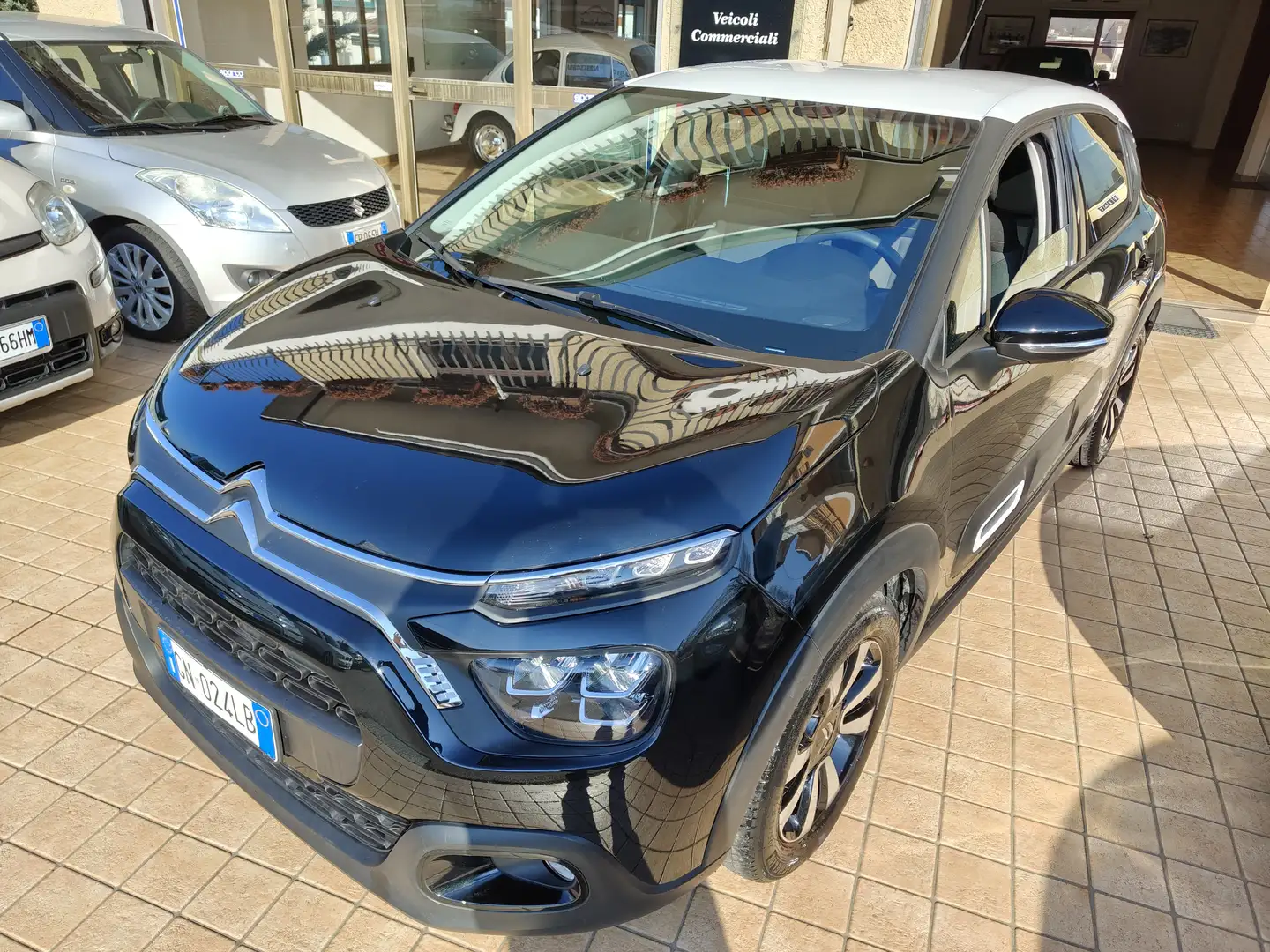 Citroen C3 C3 III 2017 1.2 puretech Shine Pack s Schwarz - 1