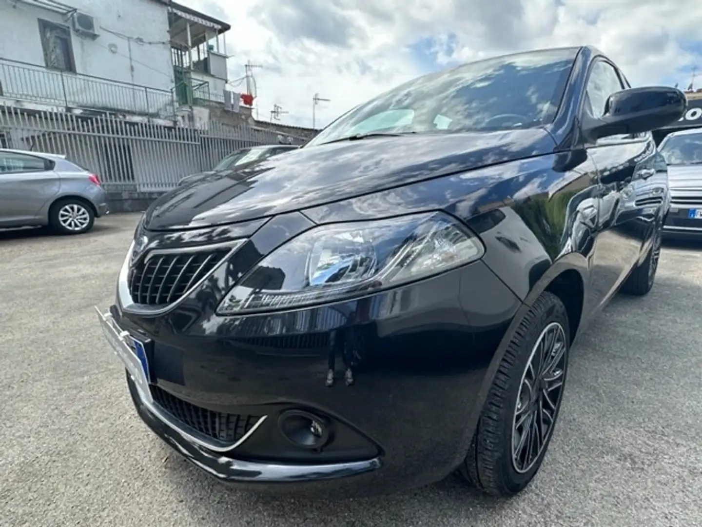 Lancia Ypsilon 1.0 FireFly 5 porte S&S Hybrid Ecochic Gold Nero - 2