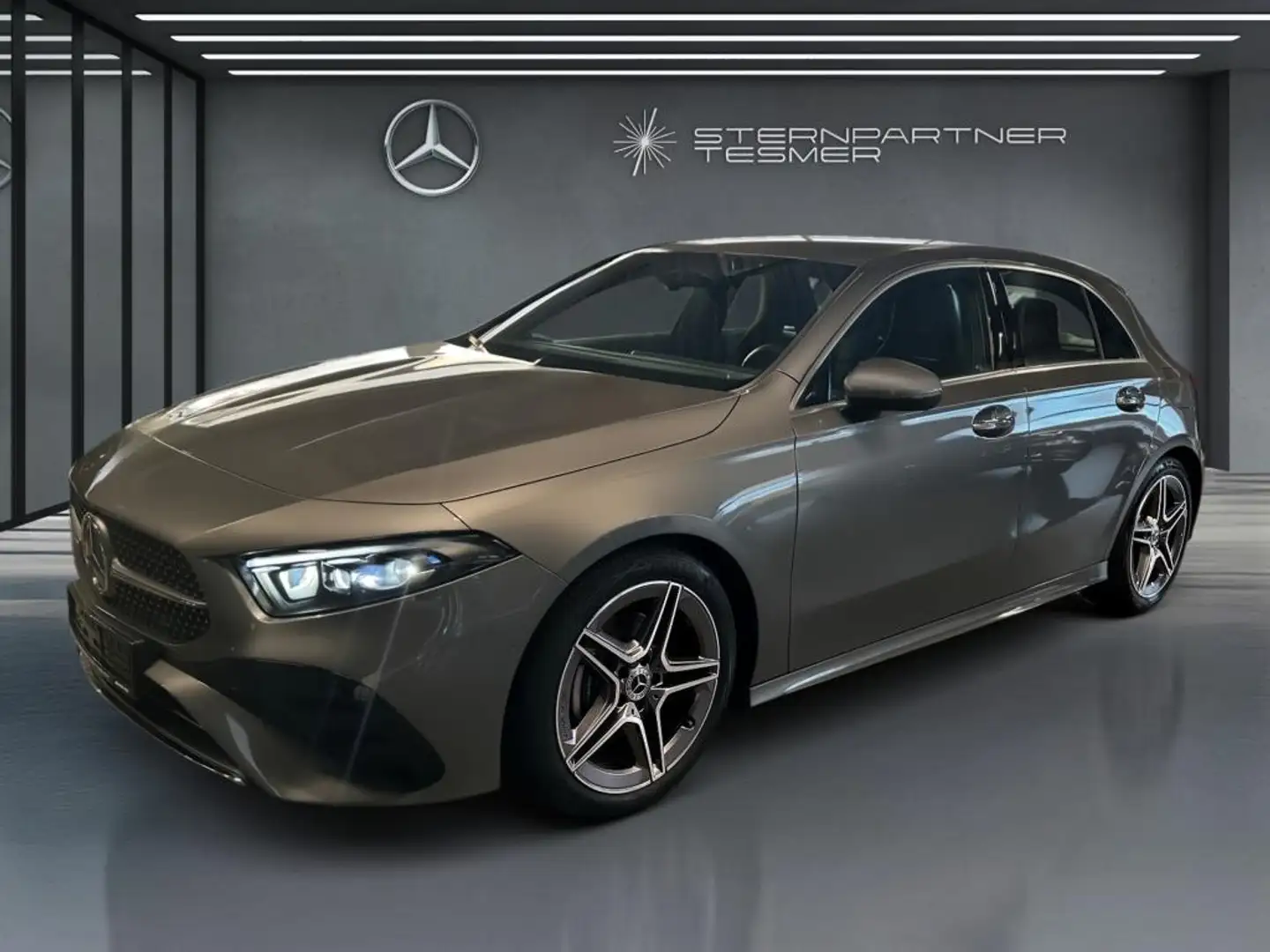 Mercedes-Benz A 200 d AMG +KAMERA+MBUX+LED+AMBIENTE+DISTRONIC Grijs - 1