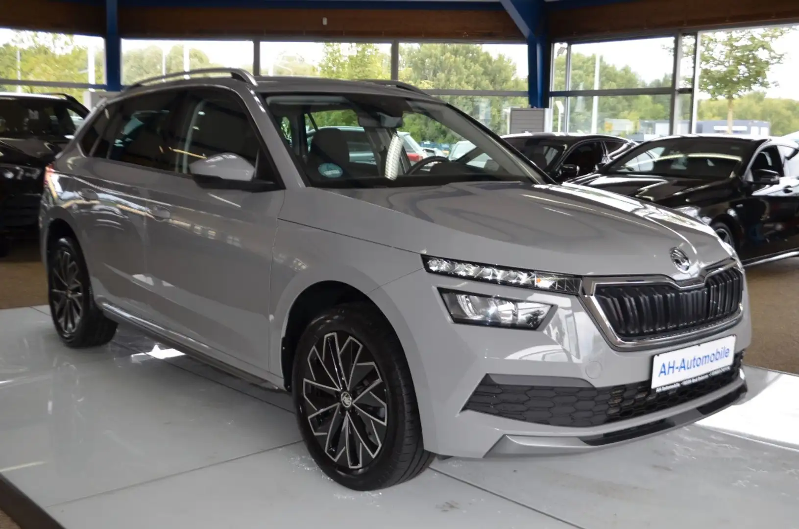Skoda Kamiq Style AUTOMATIK / Bi-XENON / KLIMA / PDC Grau - 2