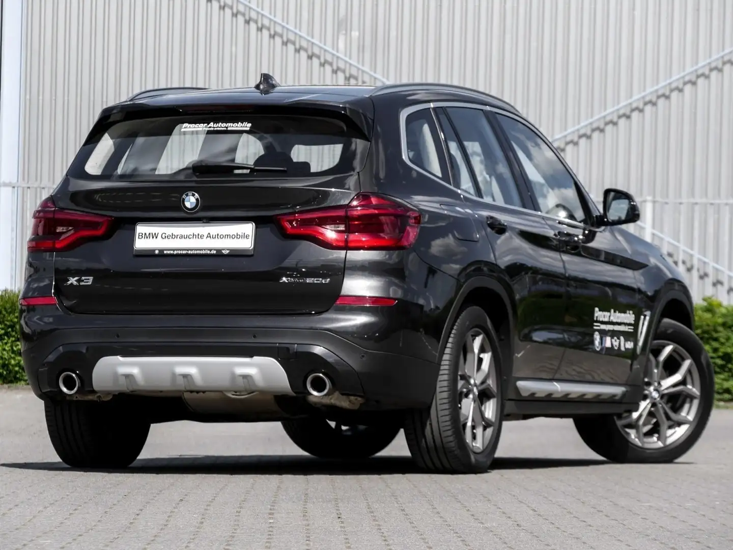 BMW X3 xDrive20d X LINE+AHK+HiFi+HuD+DA+PA+SHZ Grijs - 2