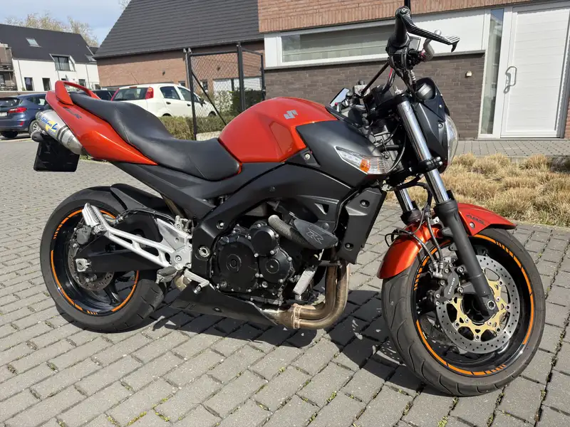 Suzuki GSR 600 - foto 2