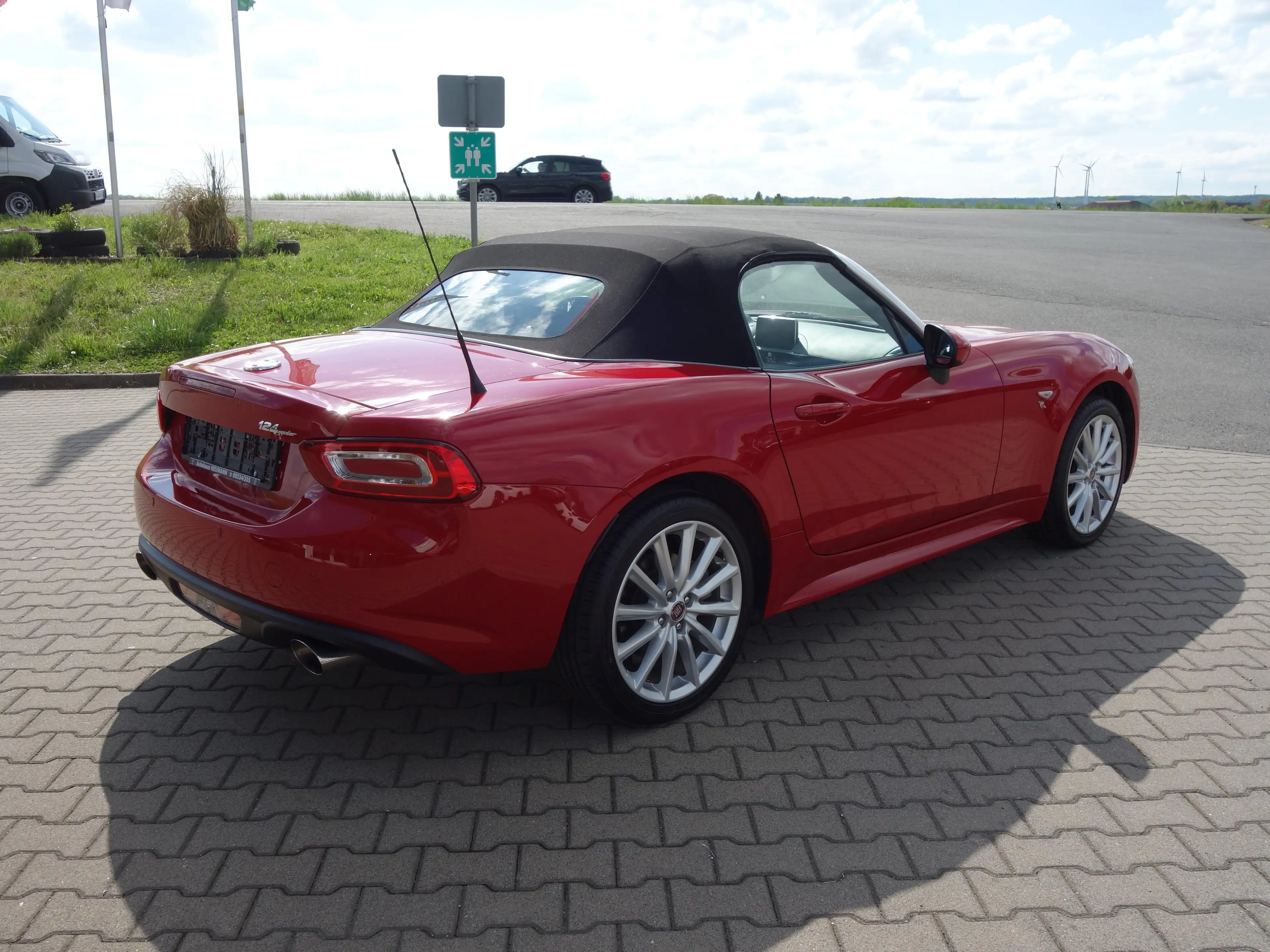 Fiat 124 Spider Lusso *Radiopaket/PDC/SHZ* — photo 4