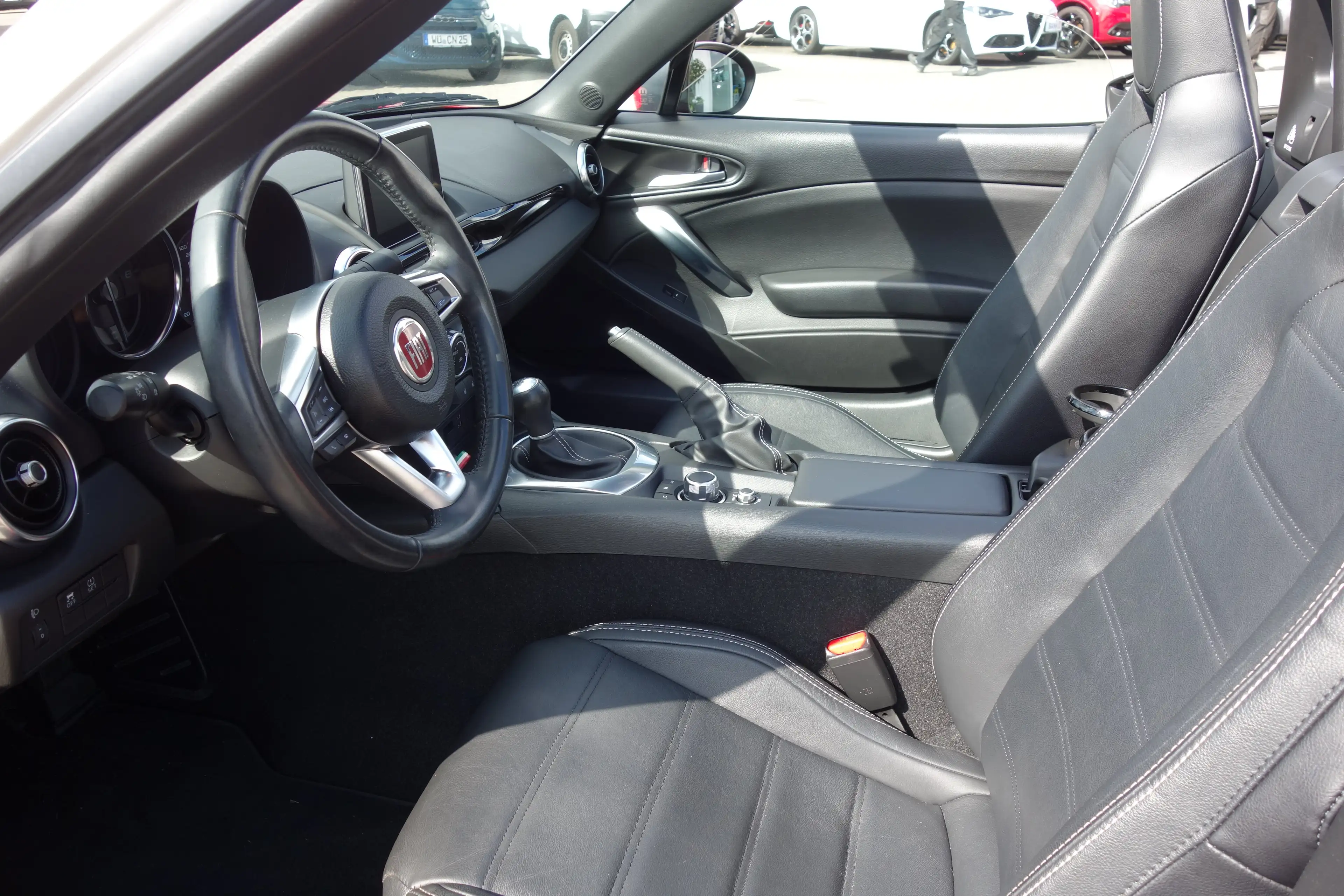 Fiat 124 Spider Lusso *Radiopaket/PDC/SHZ* — photo 11