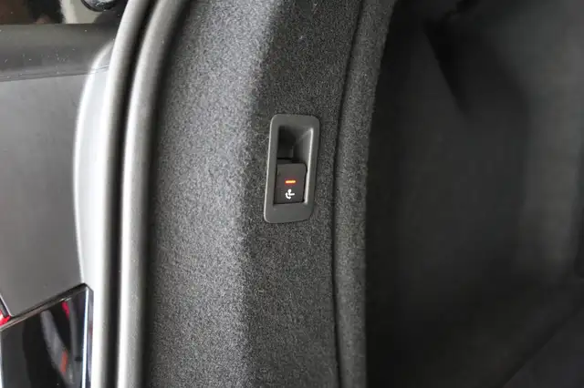 Audi A4 view 9