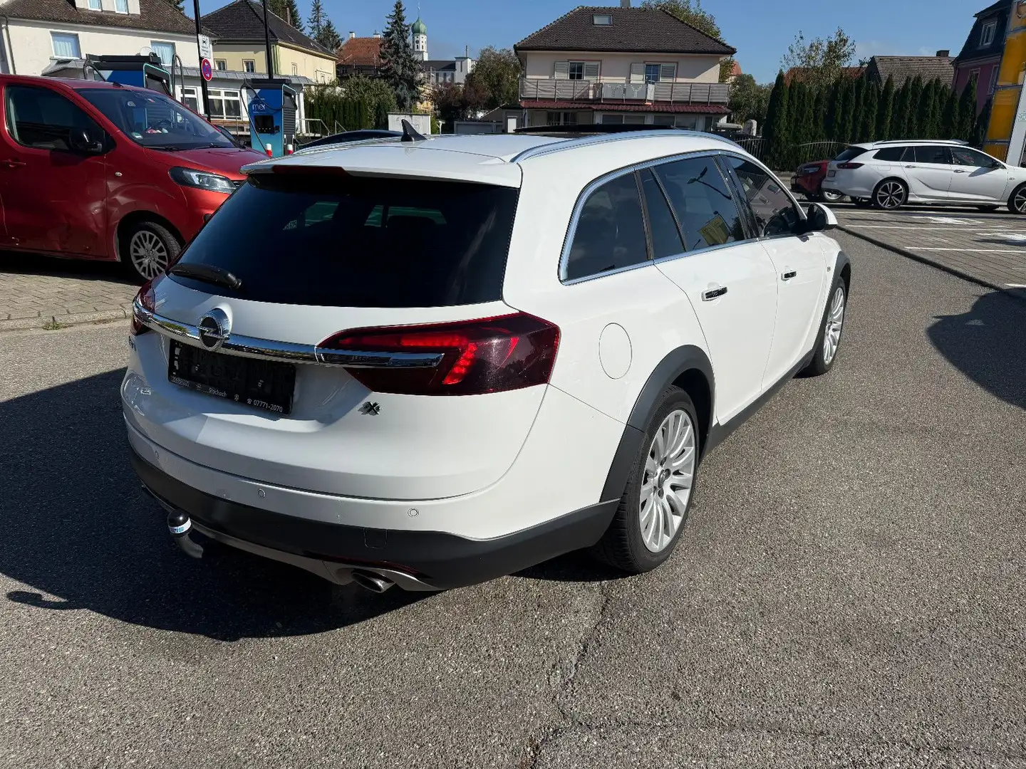 Opel Insignia A Country Tourer 2.0 Turbo 4x4 AHK, SHD Weiß - 2
