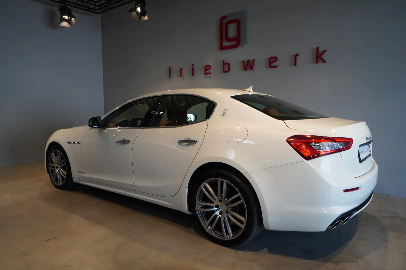 Maserati Ghibli GranLusso-BRD-Ufrei-28TKM-Facelift-20 Zoll-top Blanc - 2