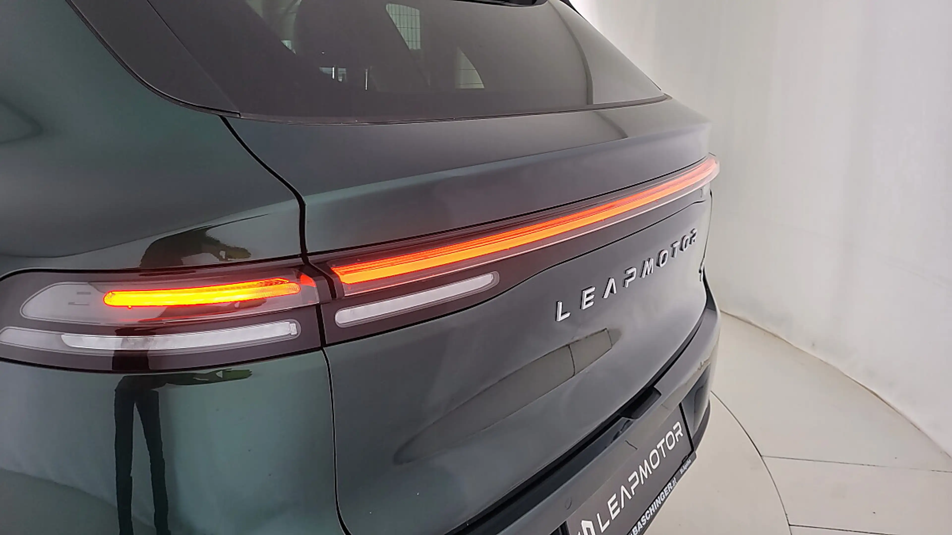 Leapmotor C10 Design ProMax 81.9 kWh 800 Volt — photo 4