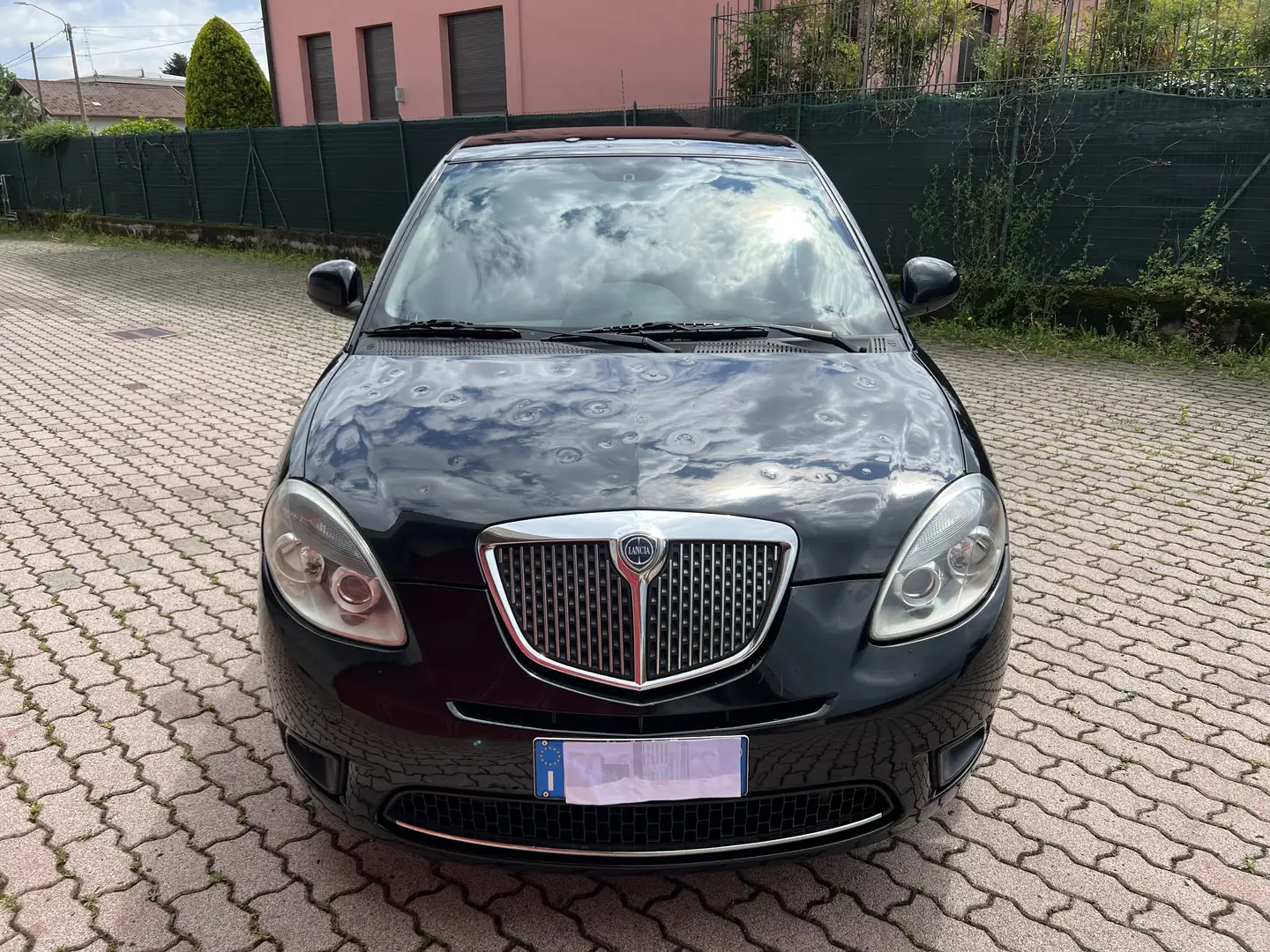 Lancia Ypsilon 1.2 8v Oro 69cv. Euro5. Zwart - 2