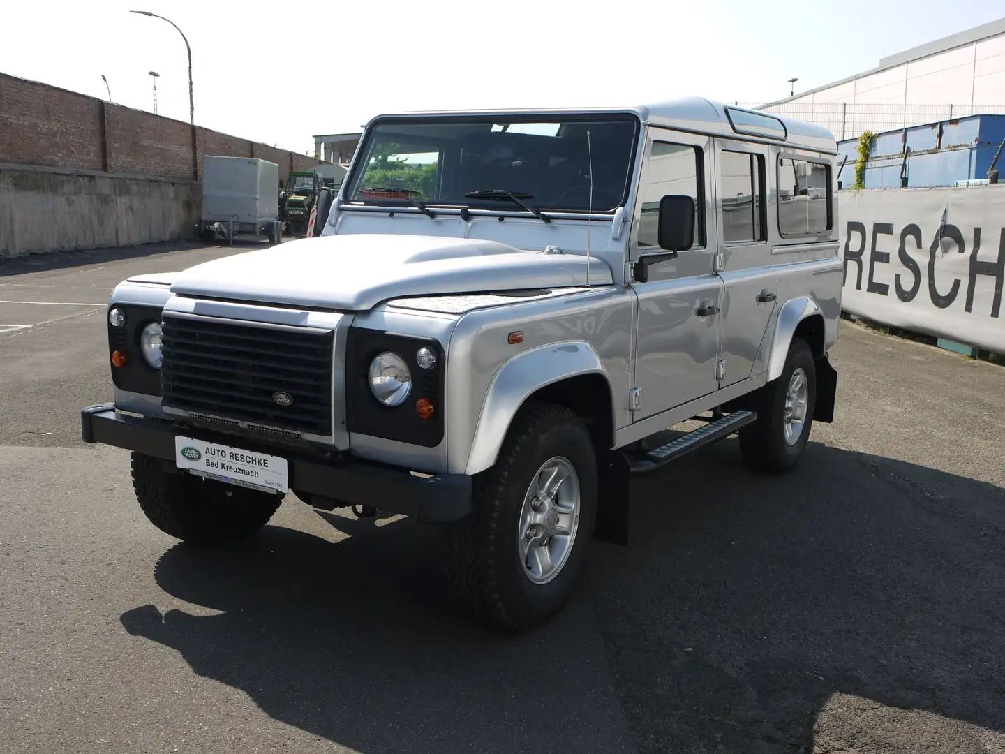 Land Rover Defender 110 DPF Station Wagon S Silber - 1