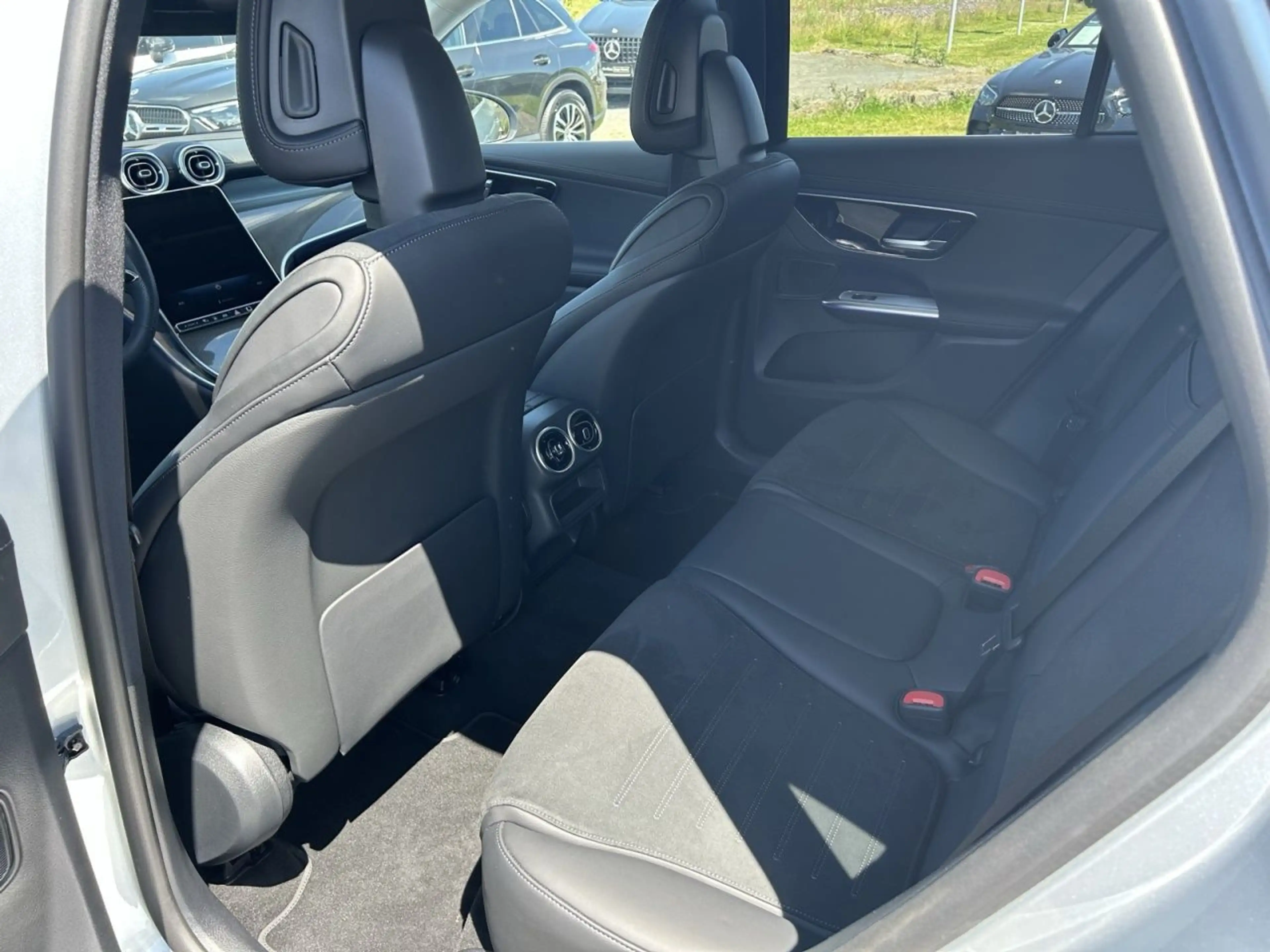 Mercedes-Benz GLC 200 4M AMG+DIGI LIGHT+MEMORY+TOTW+AMBIENTE — photo 13