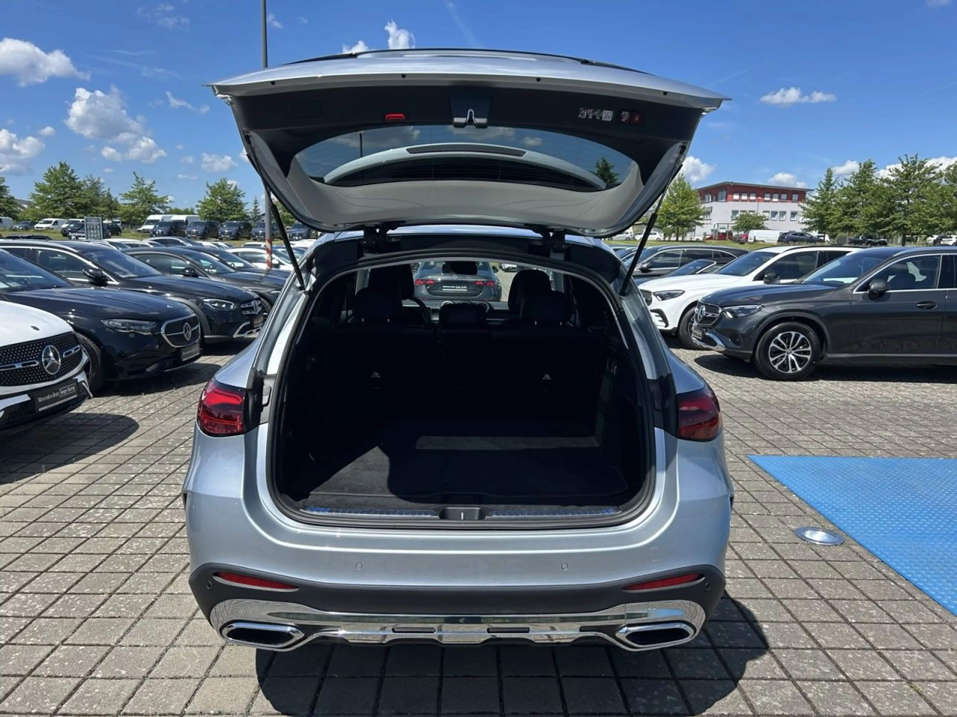 Mercedes-Benz GLC 200 4M AMG+DIGI LIGHT+MEMORY+TOTW+AMBIENTE — photo 10