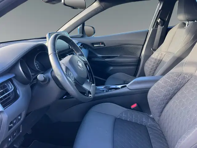 Toyota C-HR view 10