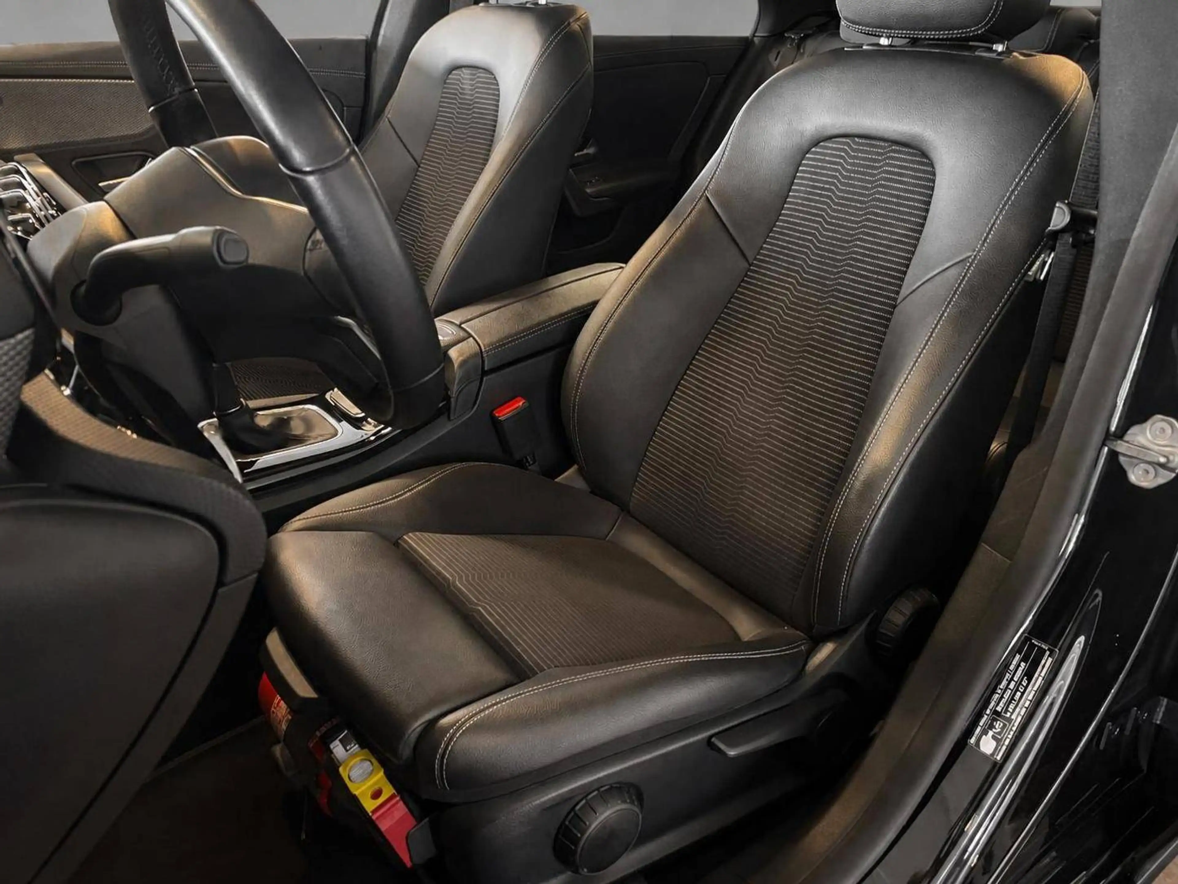 Mercedes-Benz CLA 180 CLA 180 d*Navi*DAB Radio* — photo 9
