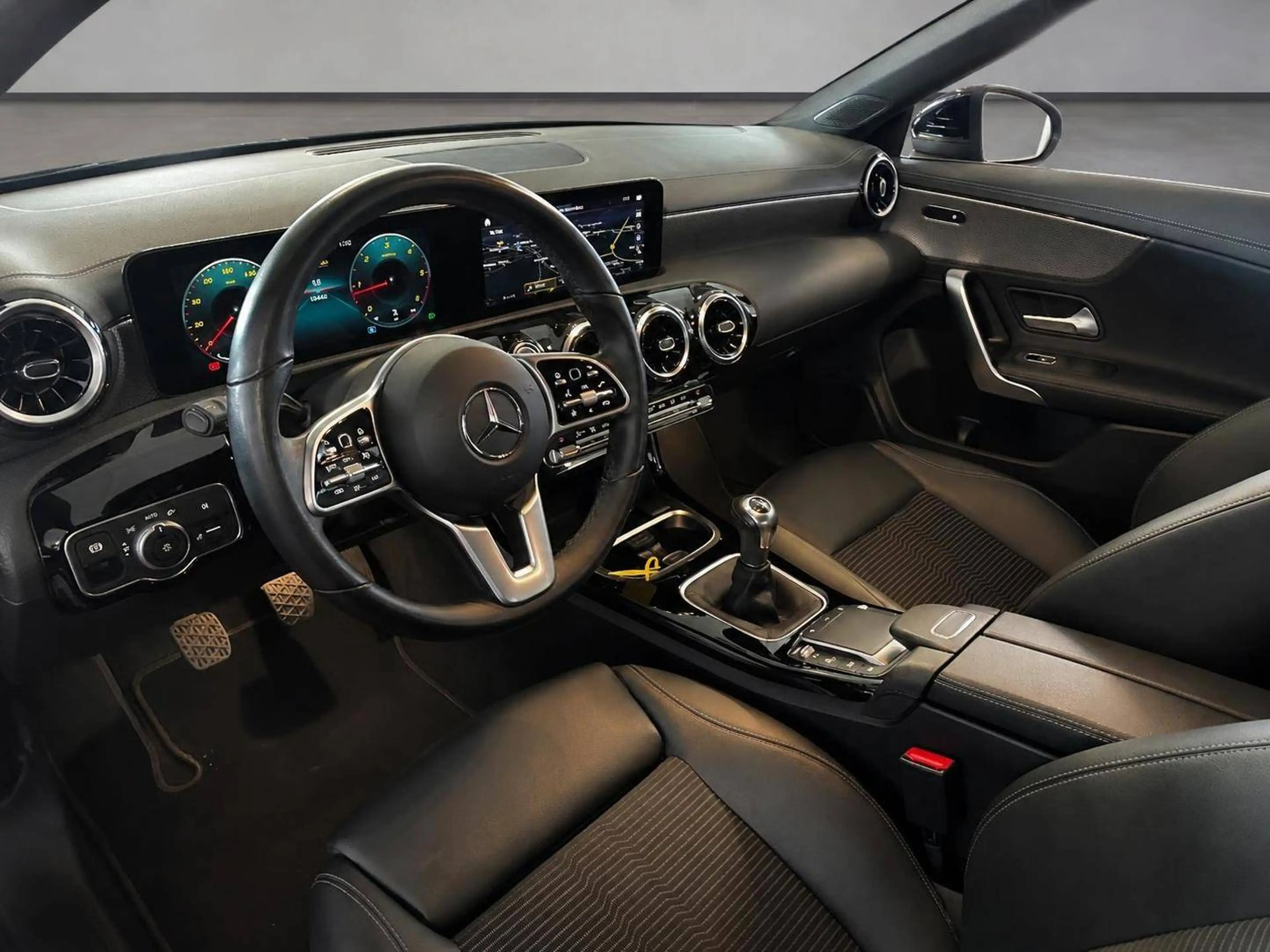 Mercedes-Benz CLA 180 CLA 180 d*Navi*DAB Radio* — photo 11