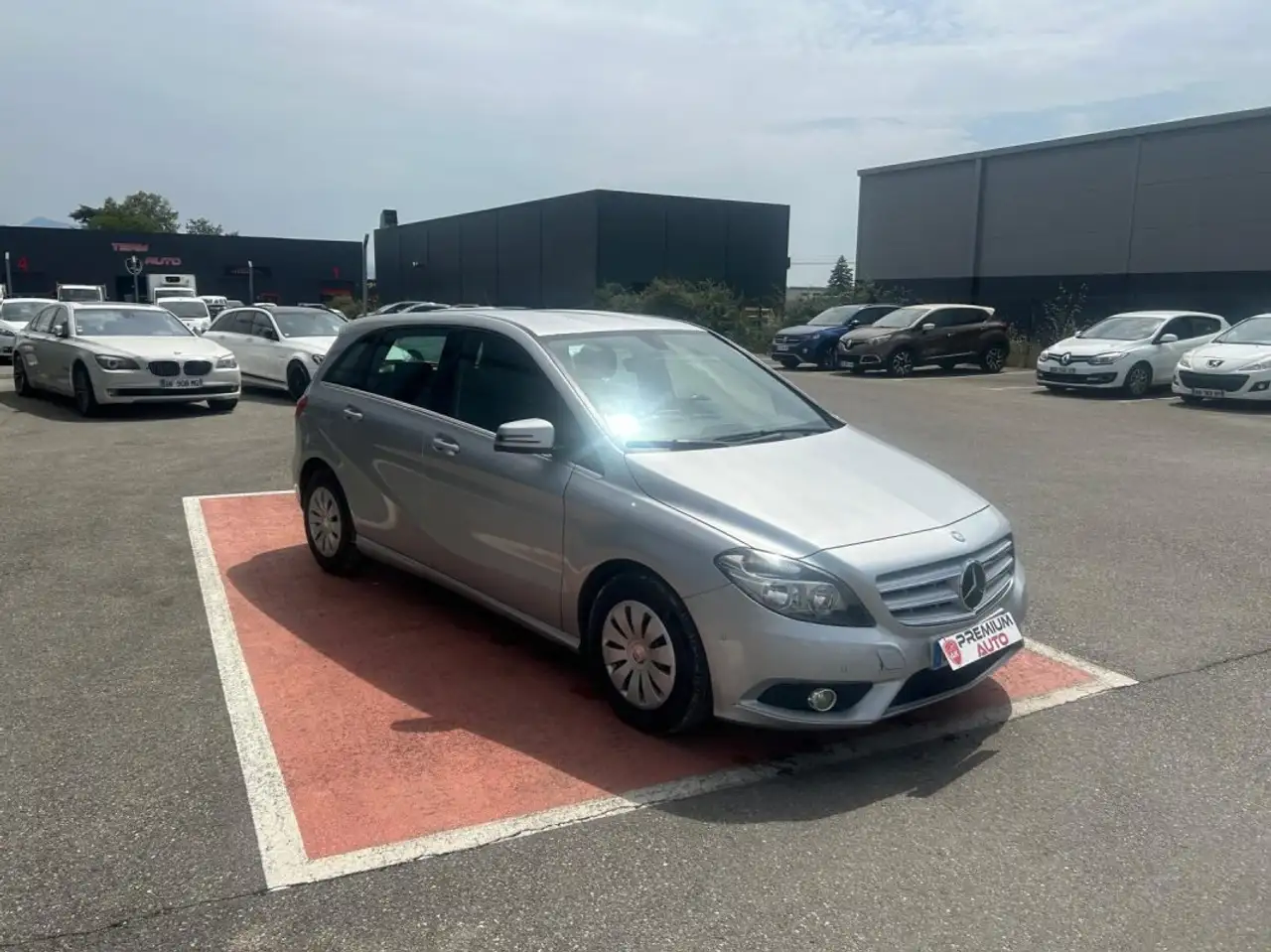 Mercedes-Benz B 180