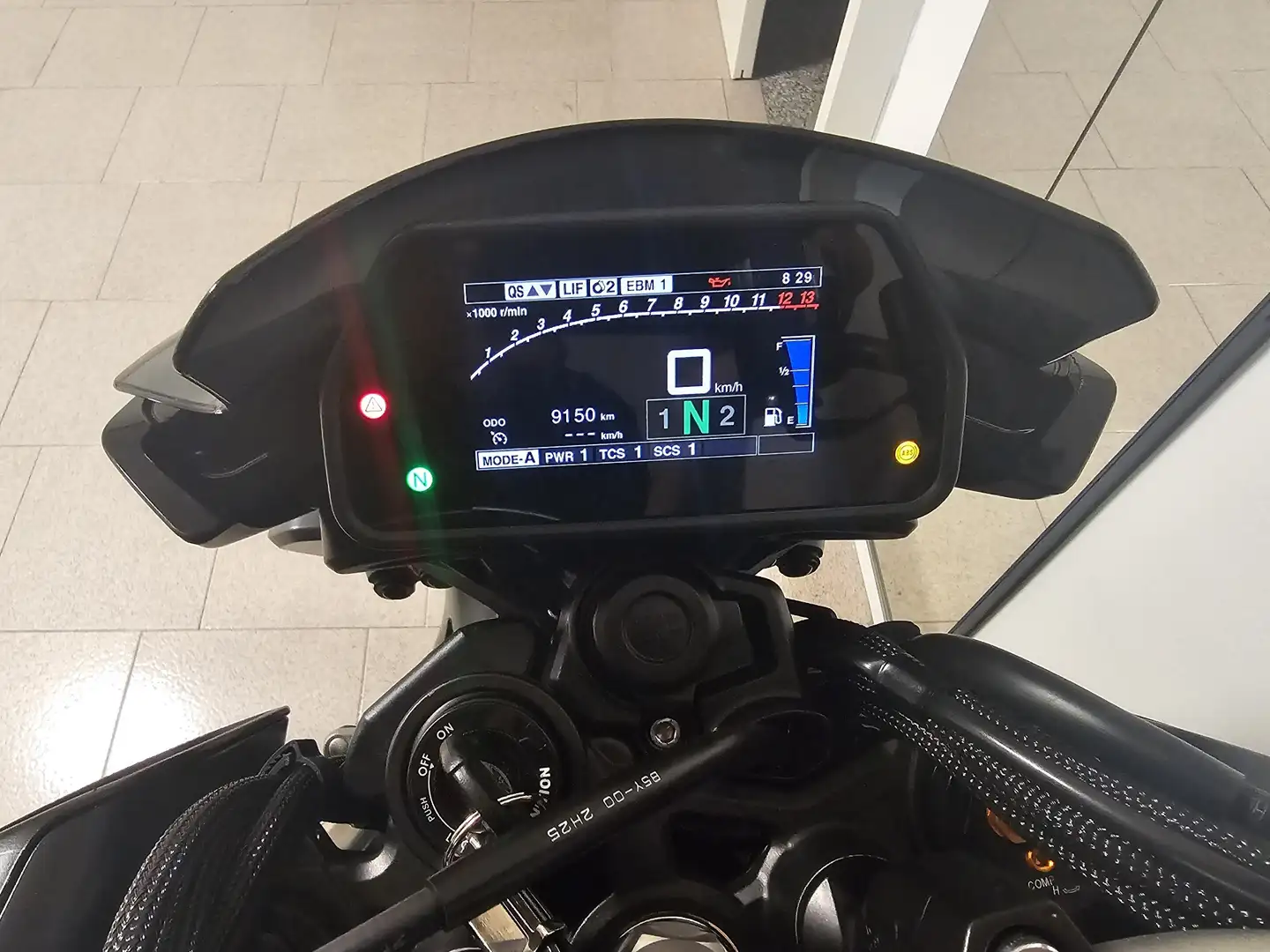 Yamaha MT-10 gomme pierelli supercorsa sp v4 aprle 2025 Nero - 2