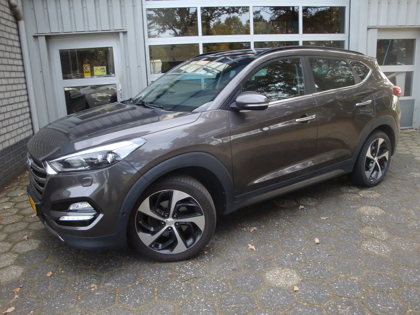 Hyundai TUCSON 1.6 T-GDi Premium 4WD / Trekhaak/ Panoramadak Bruin - 1