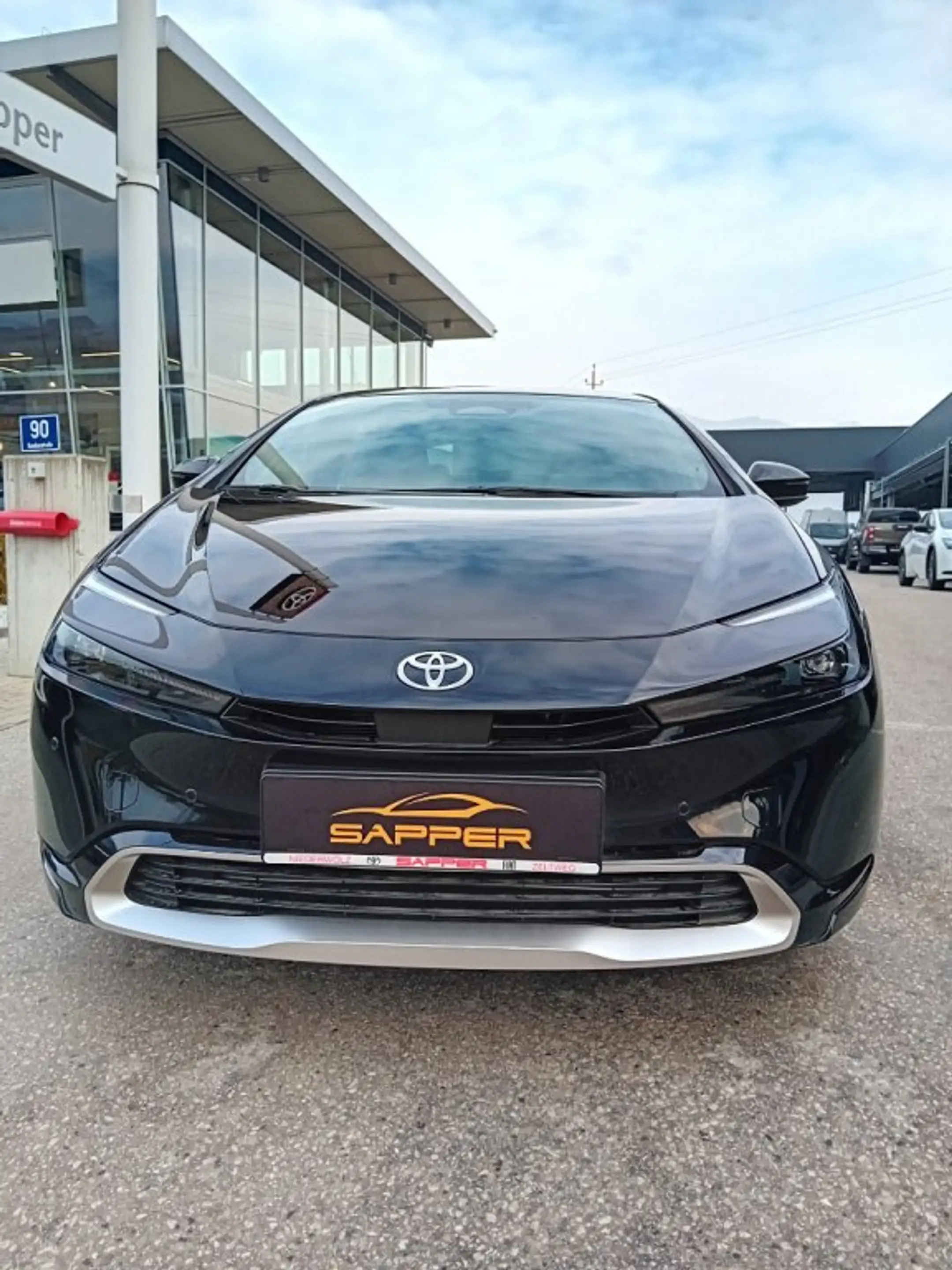 Toyota Prius 2.0 VVT-i Plug-in Hybrid PHEV 13,3kWh Execut — photo 2