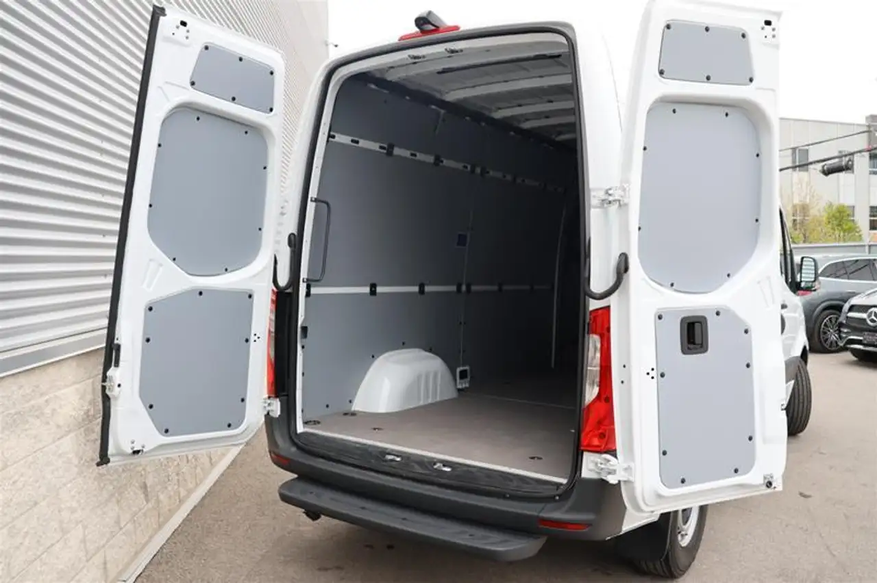 Mercedes-Benz Sprinter снимка Mercedes-Benz Sprinter