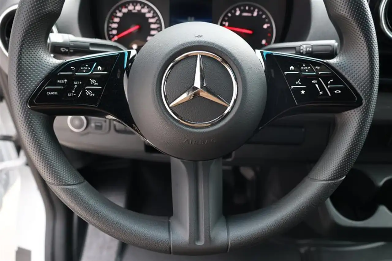 Mercedes-Benz Sprinter снимка Mercedes-Benz Sprinter
