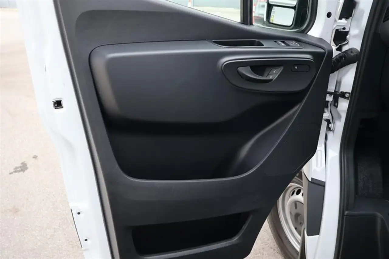 Mercedes-Benz Sprinter снимка Mercedes-Benz Sprinter
