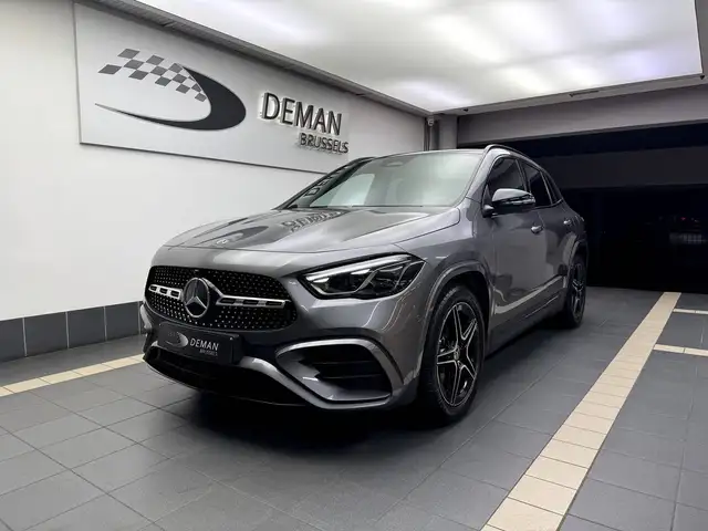 Mercedes-Benz GLA 180 AMG Line * M.Y. 2024 * Toit pano * Keyless-Go * Multibeam Led
