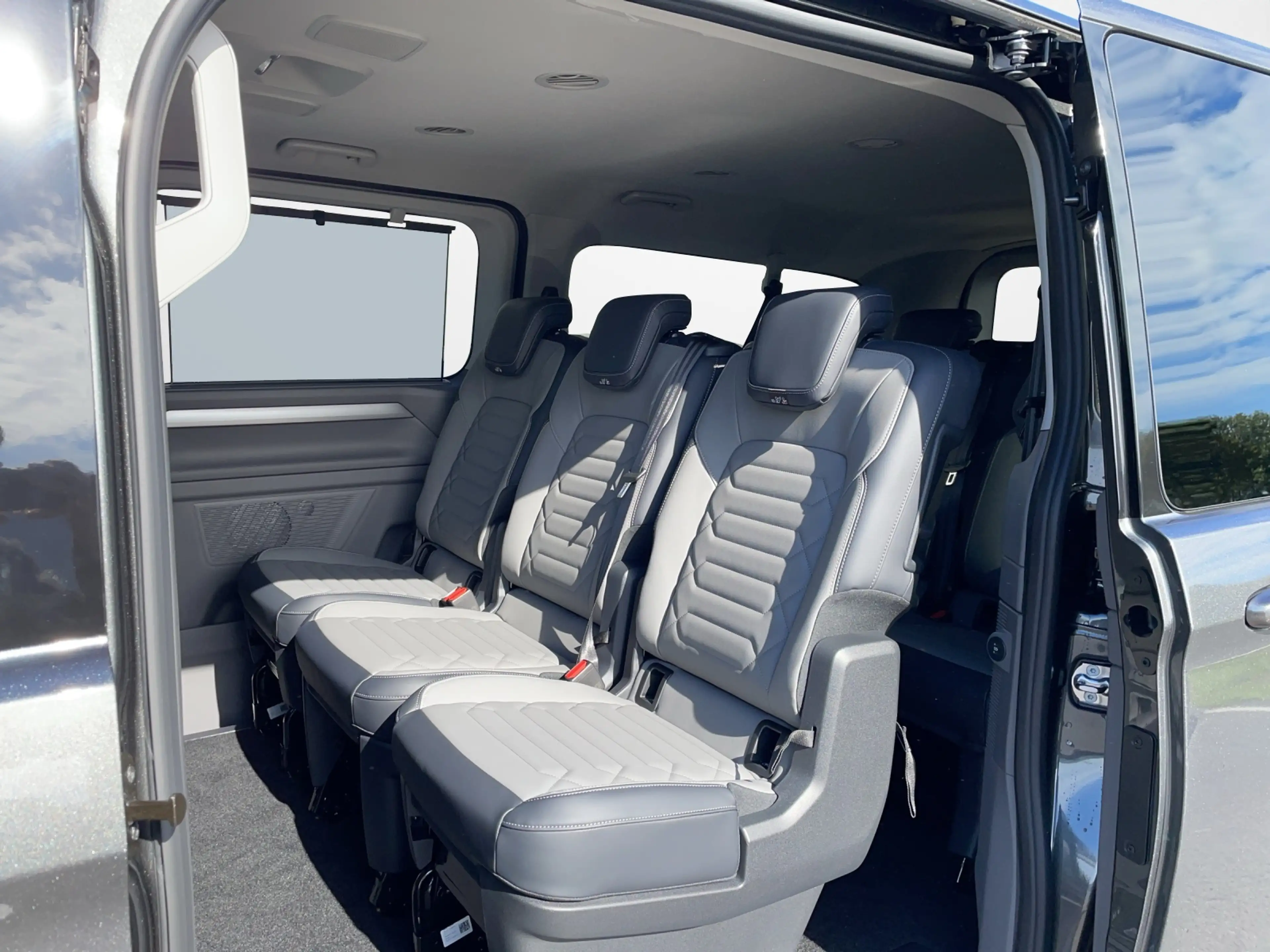 Volkswagen T7 Caravelle 2.0 TDI Automatik Style lang 4MOTION — photo 11
