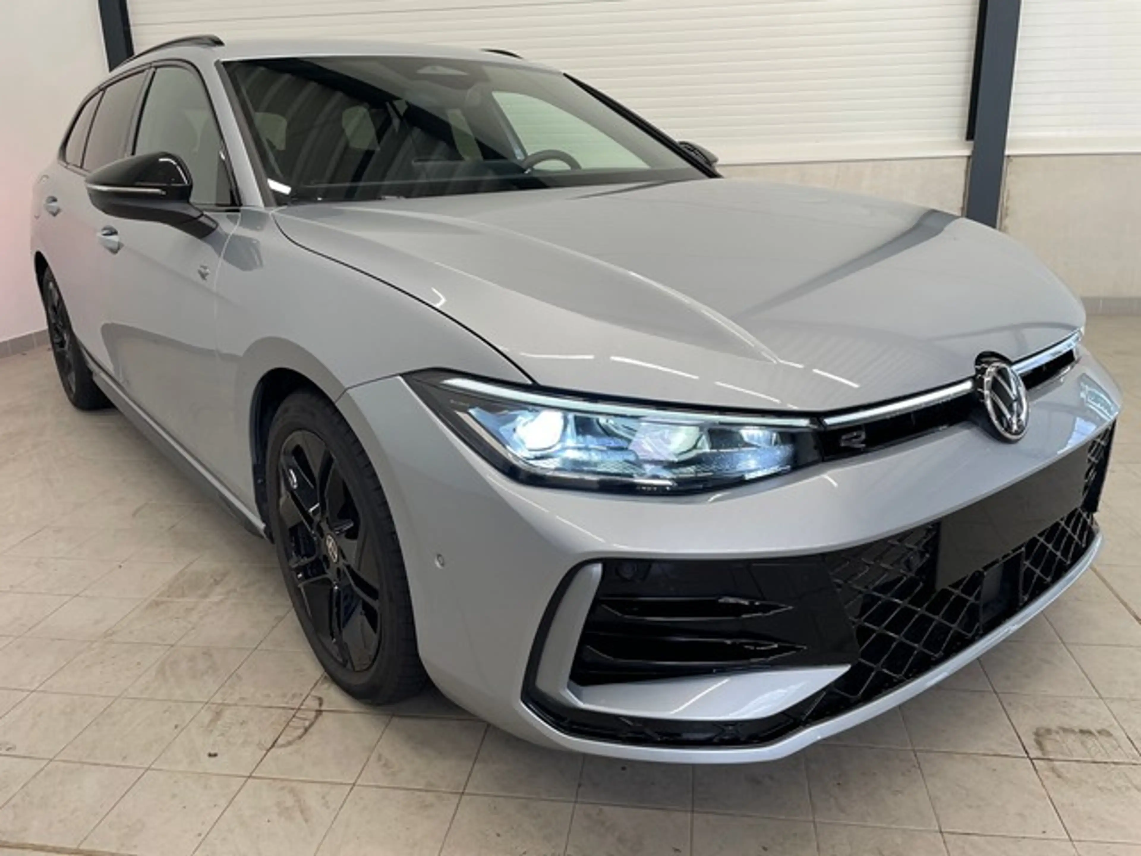 Volkswagen Passat Variant 2.0 TDI 110 kW R-line — photo 3