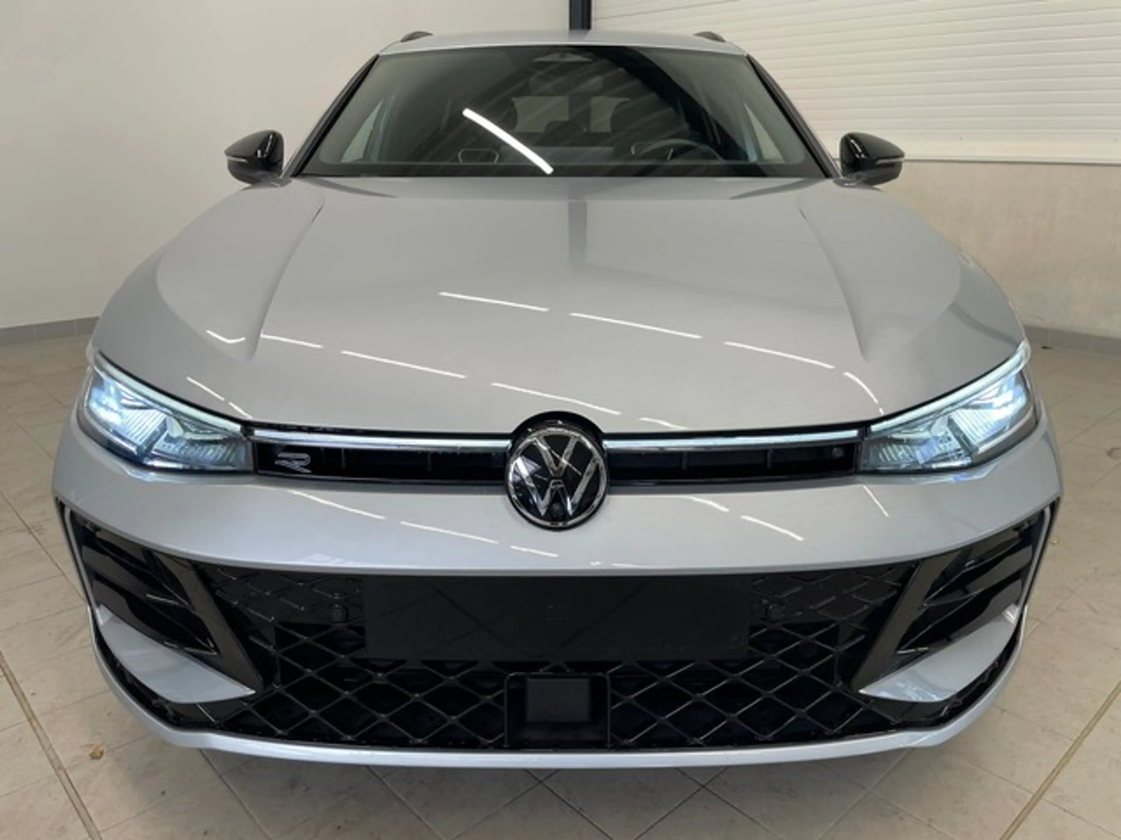 Volkswagen Passat Variant 2.0 TDI 110 kW R-line — photo 2