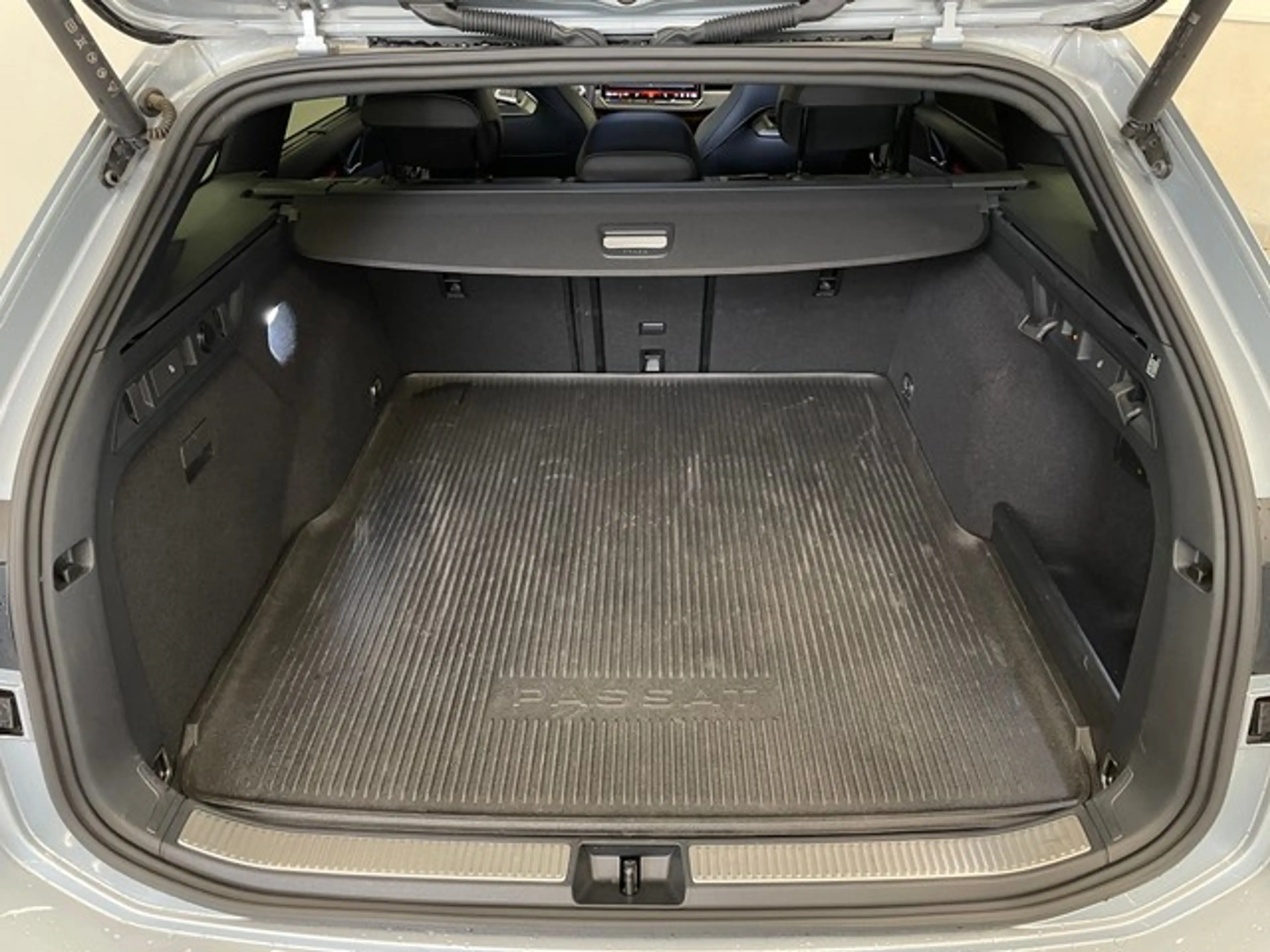 Volkswagen Passat Variant 2.0 TDI 110 kW R-line — photo 7