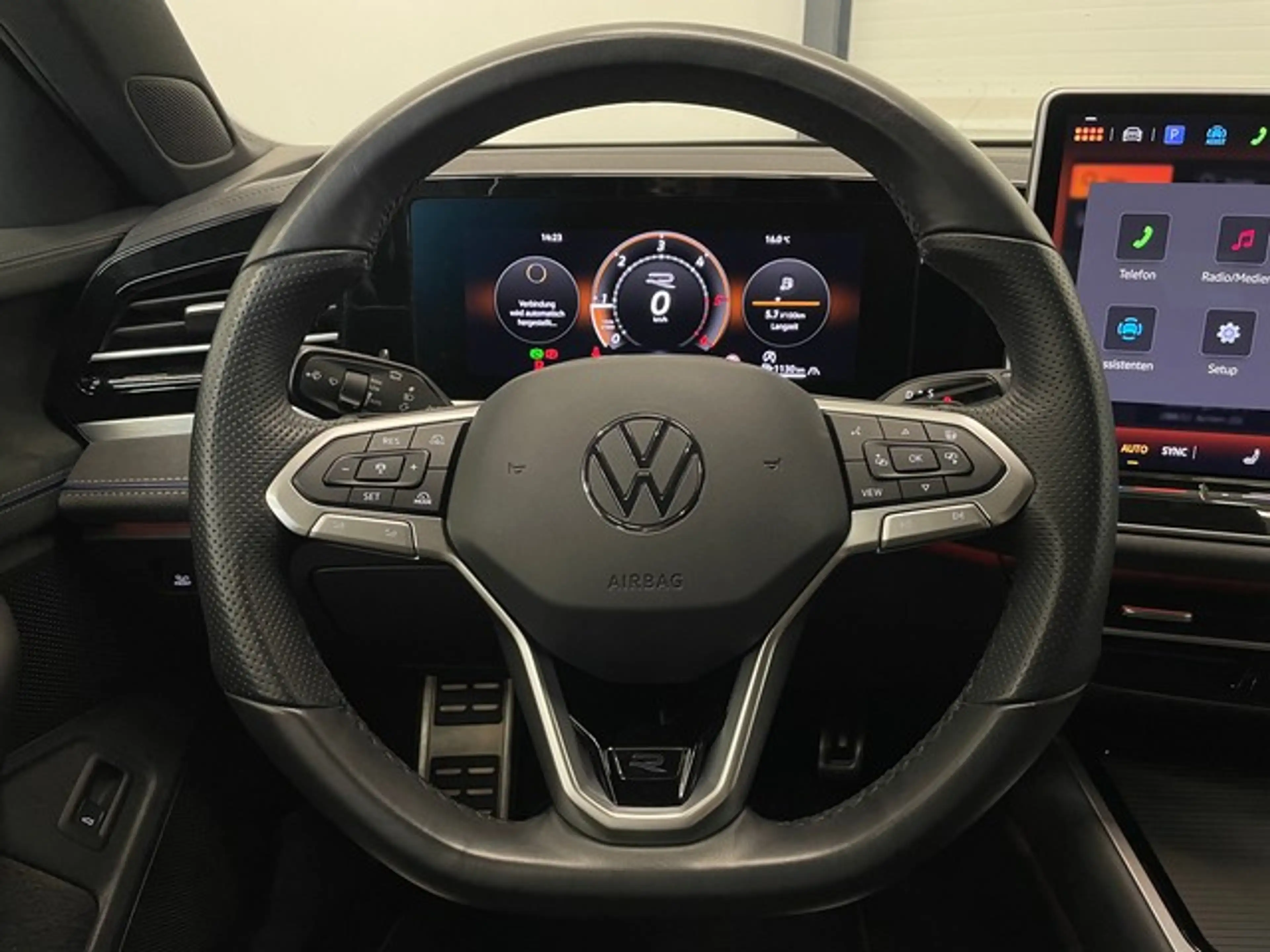 Volkswagen Passat Variant 2.0 TDI 110 kW R-line — photo 12