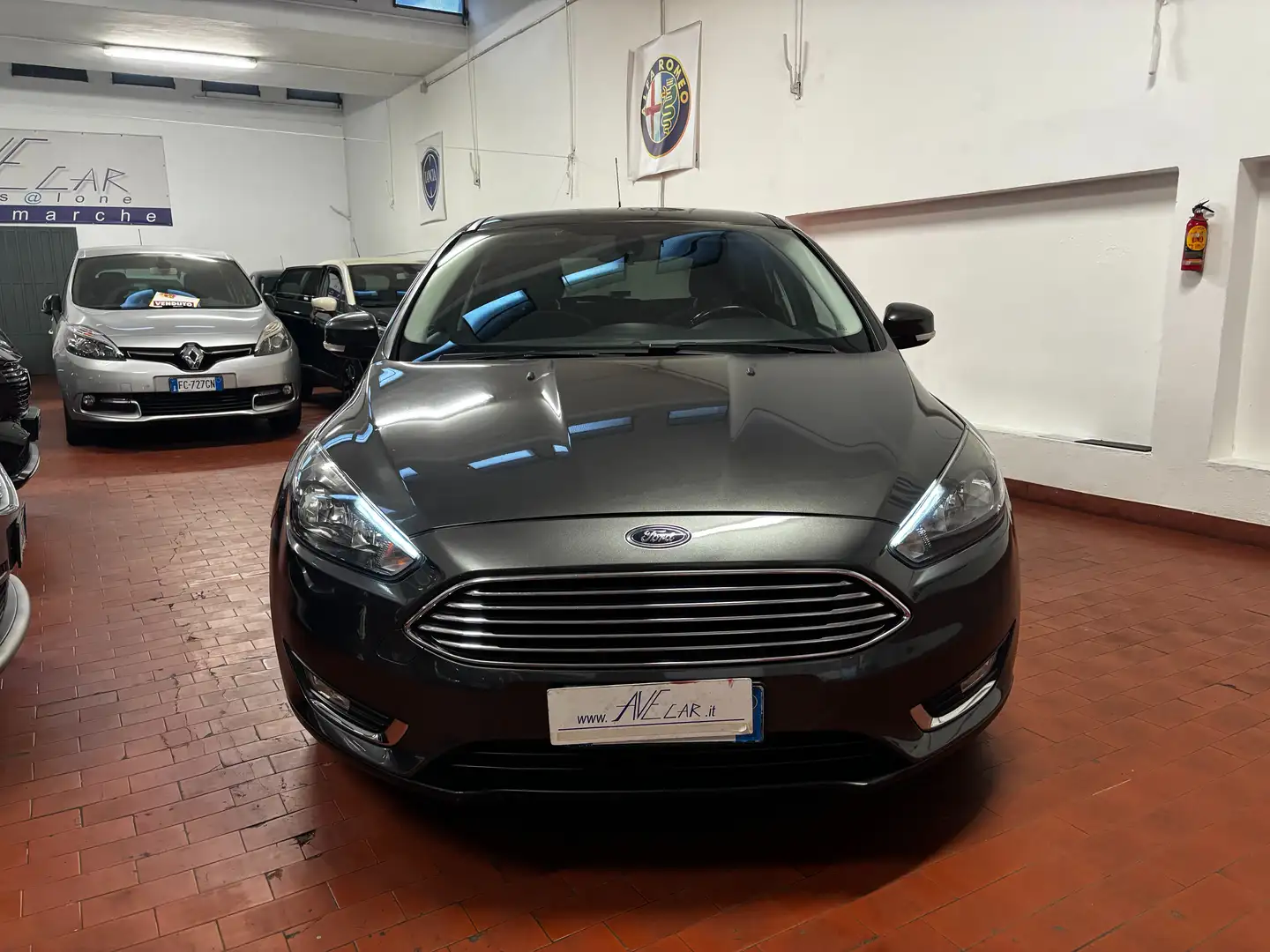 Ford Focus 5p 1.0 Titanium s OK NEOPATENTATI 1 PROPRIETARIO Gris - 2