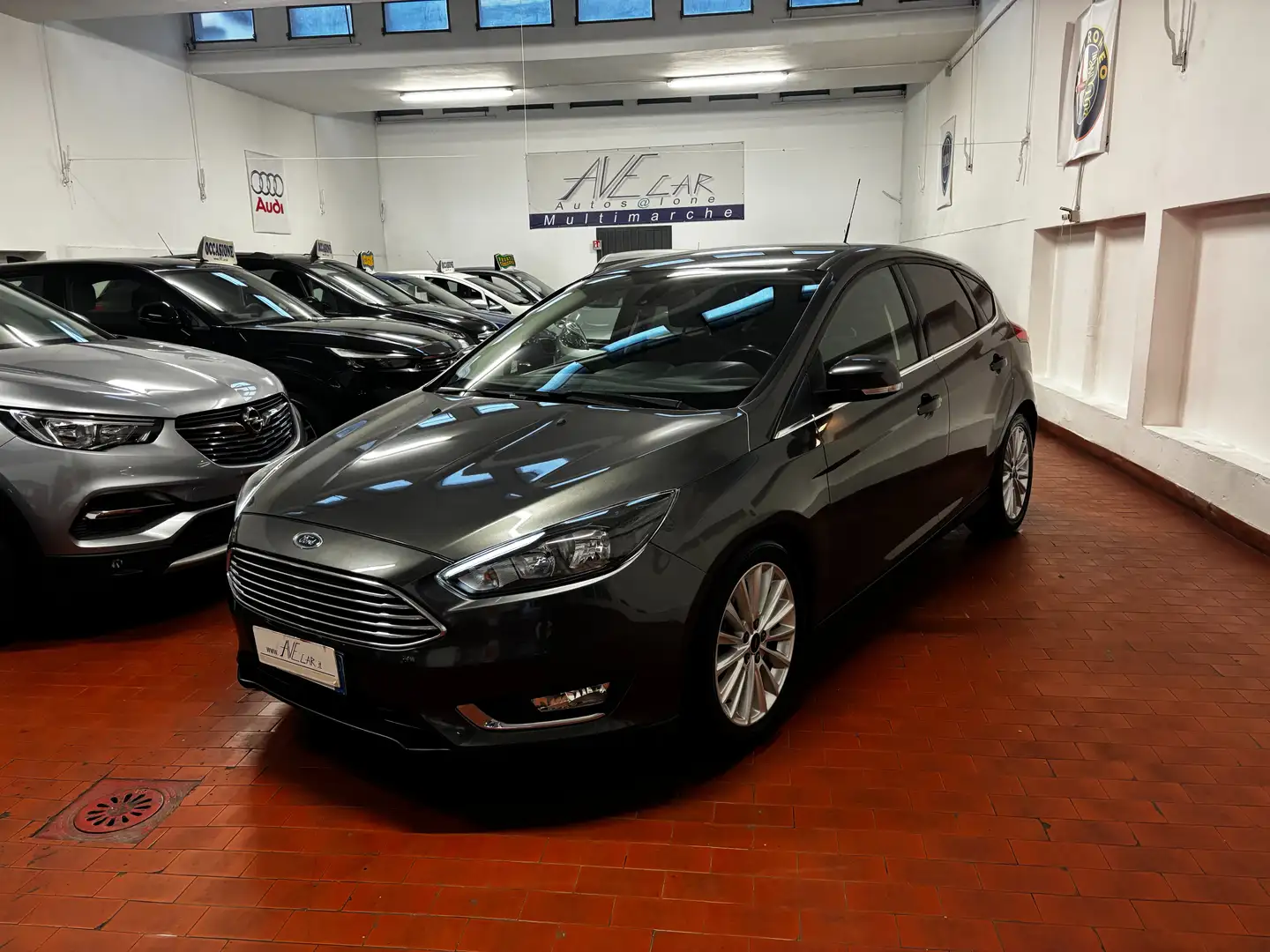 Ford Focus 5p 1.0 Titanium s OK NEOPATENTATI 1 PROPRIETARIO Gris - 1