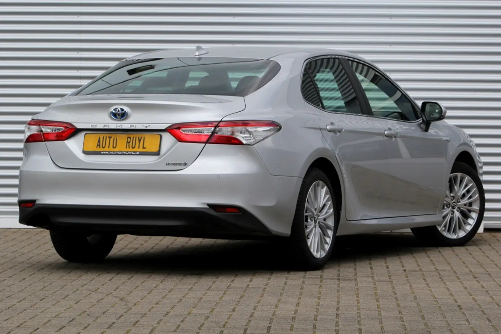 Toyota Camry 2.5 Hybrid Dynamic Plateado - 2