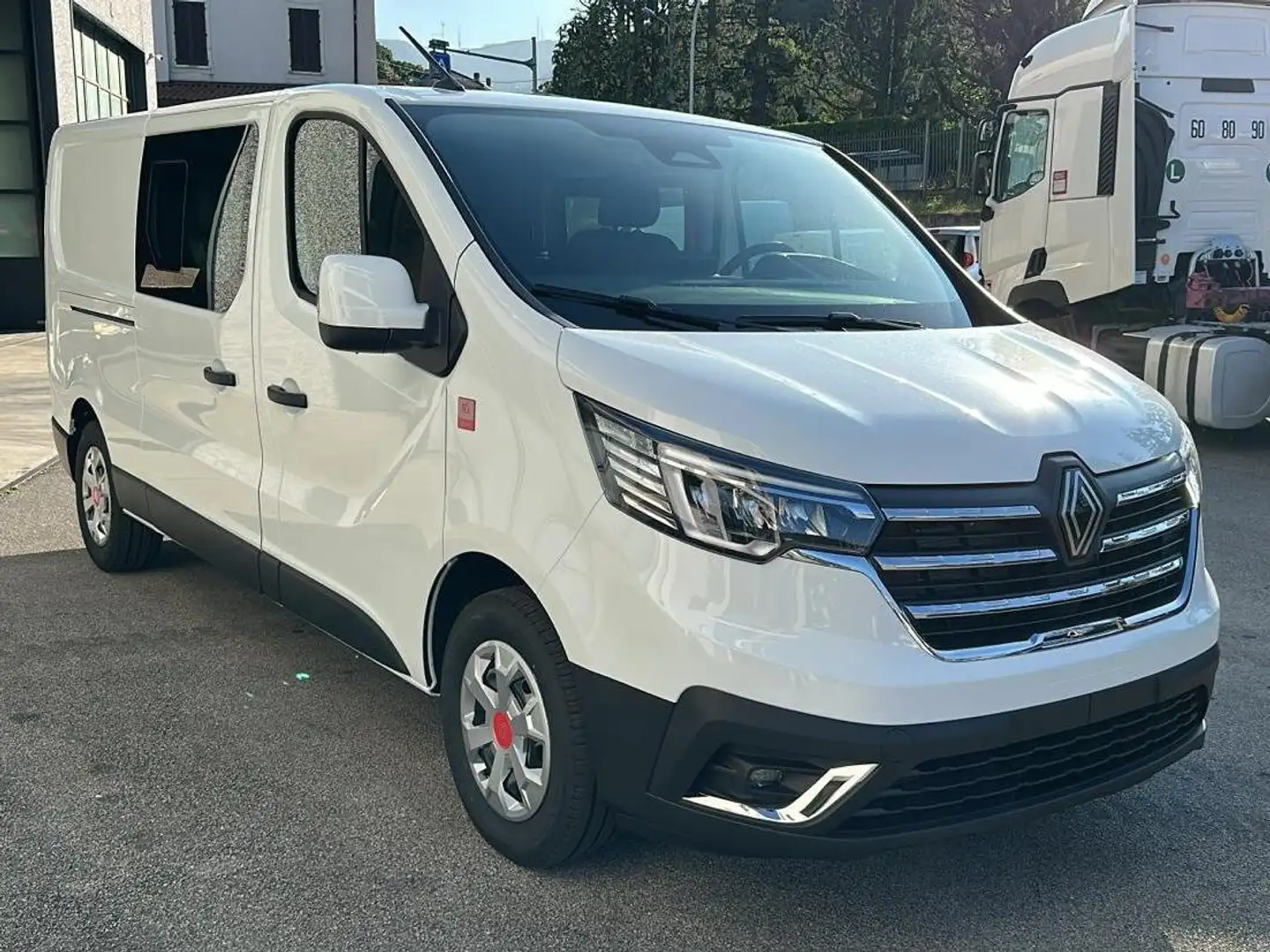Renault Trafic Red Crew VAN FWD E6 L2H1 - 150CV - 6 Posti Bianco - 2