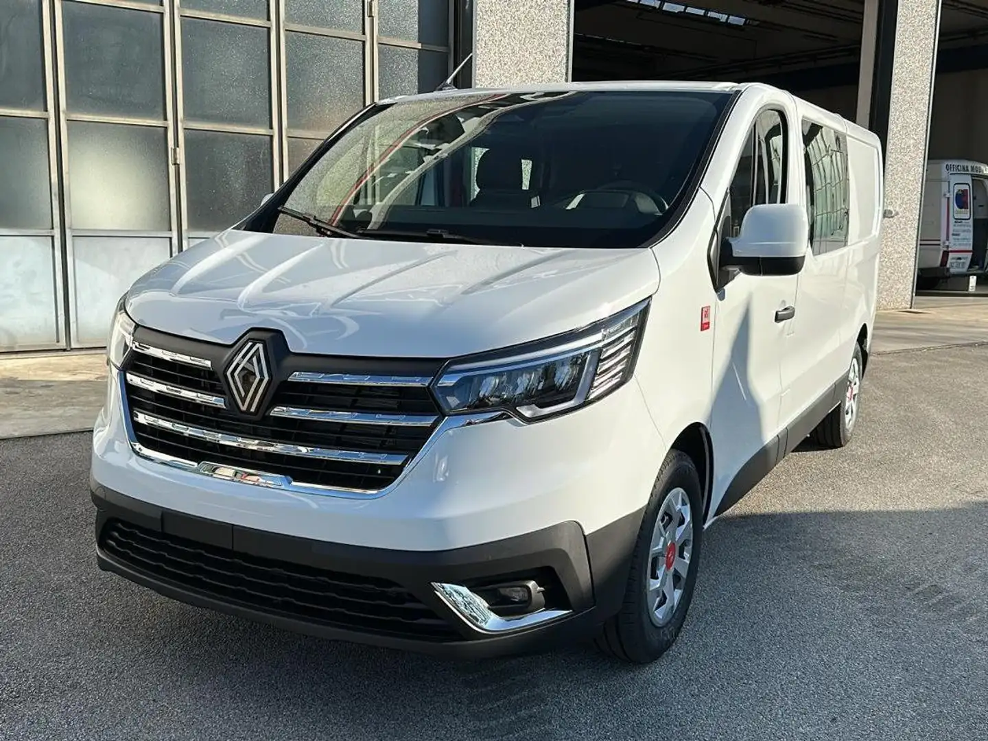 Renault Trafic Red Crew VAN FWD E6 L2H1 - 150CV - 6 Posti Bianco - 1