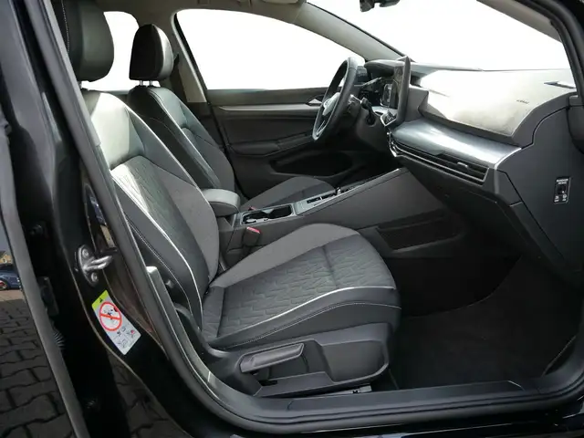 Volkswagen Golf view 4