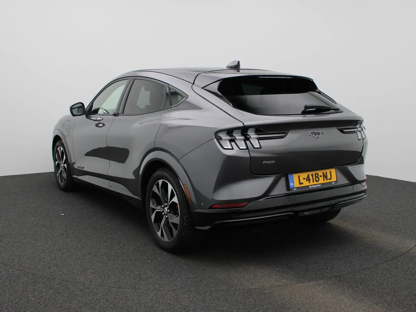 Ford Mustang Mach-E Extended First Edition AWD 98 kWh | Panoramadak | Gris - 2