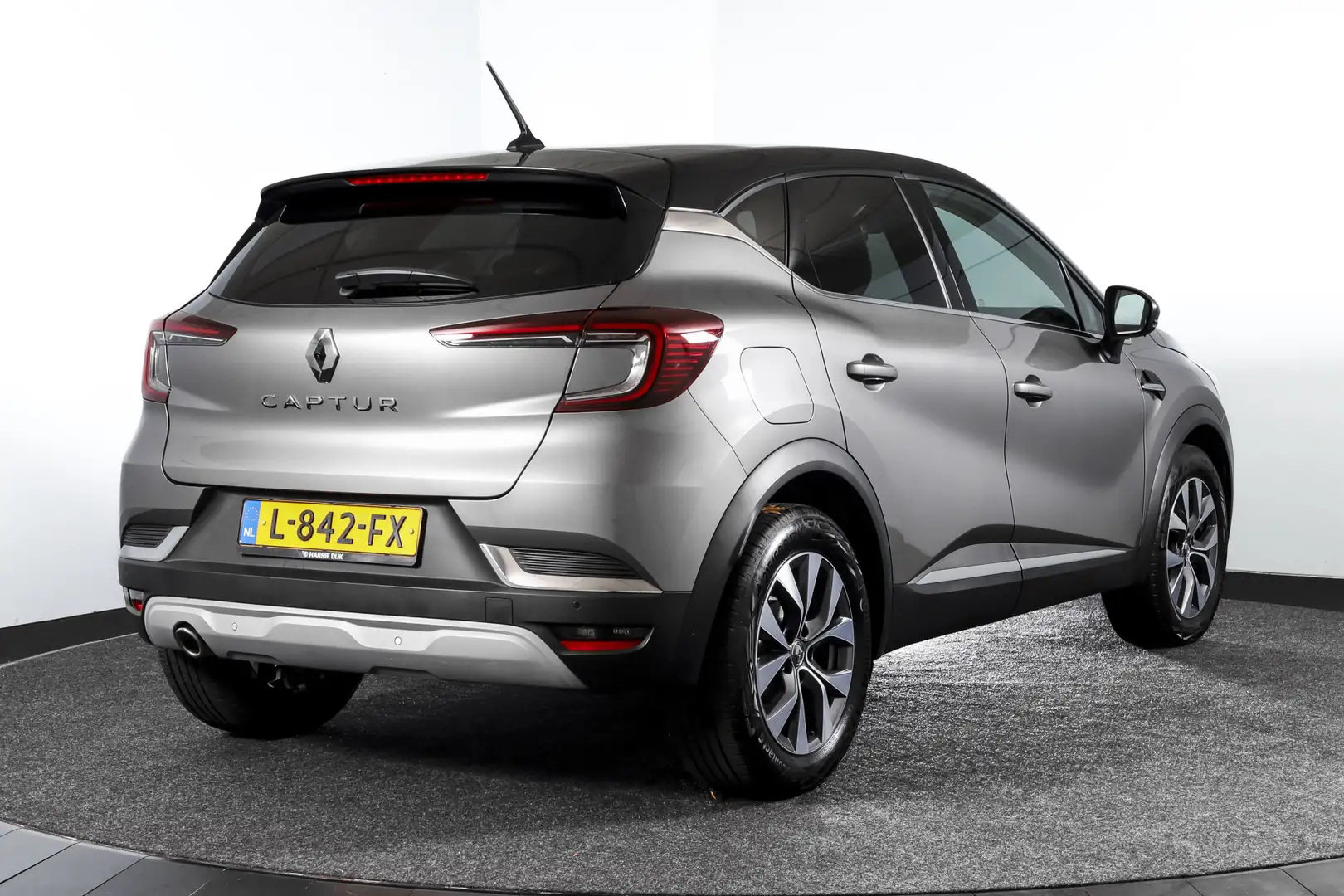 Renault Captur 1.0 TCe 90 PK Intens Orig. NL | Cruise | PDC | Cam Grijs - 2