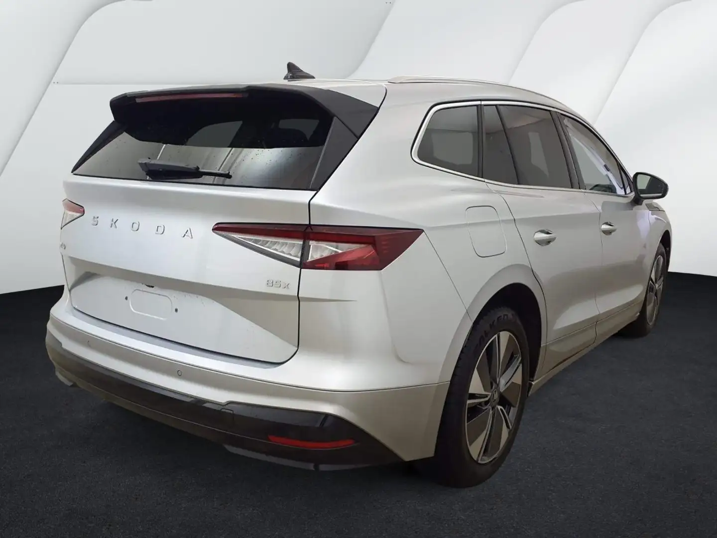 Skoda Enyaq 85x *AHK*MASSAGE*PANO*WÄRME*R-CAM*MATRIX* Silber - 2