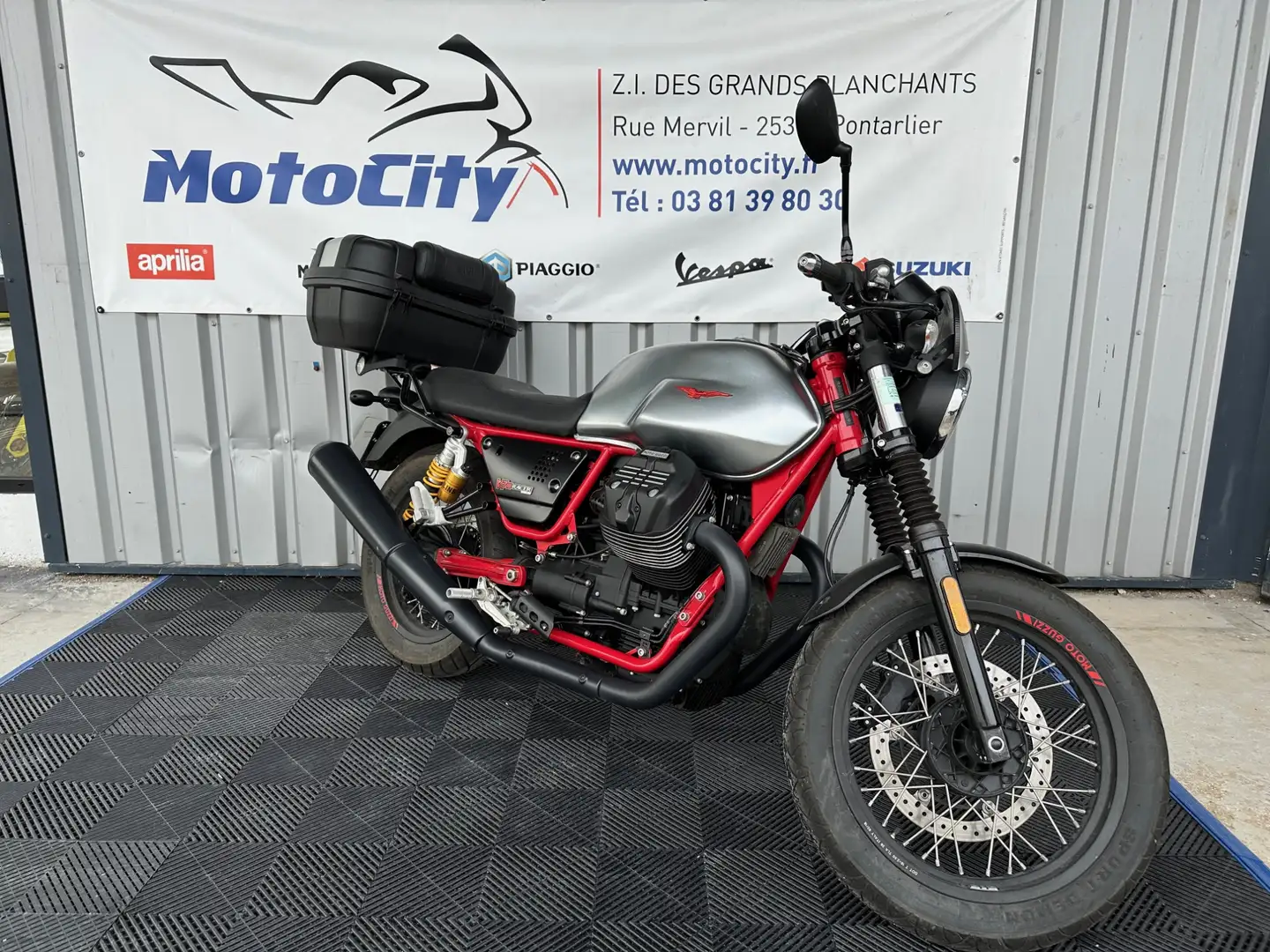 Moto Guzzi V 7 - 1