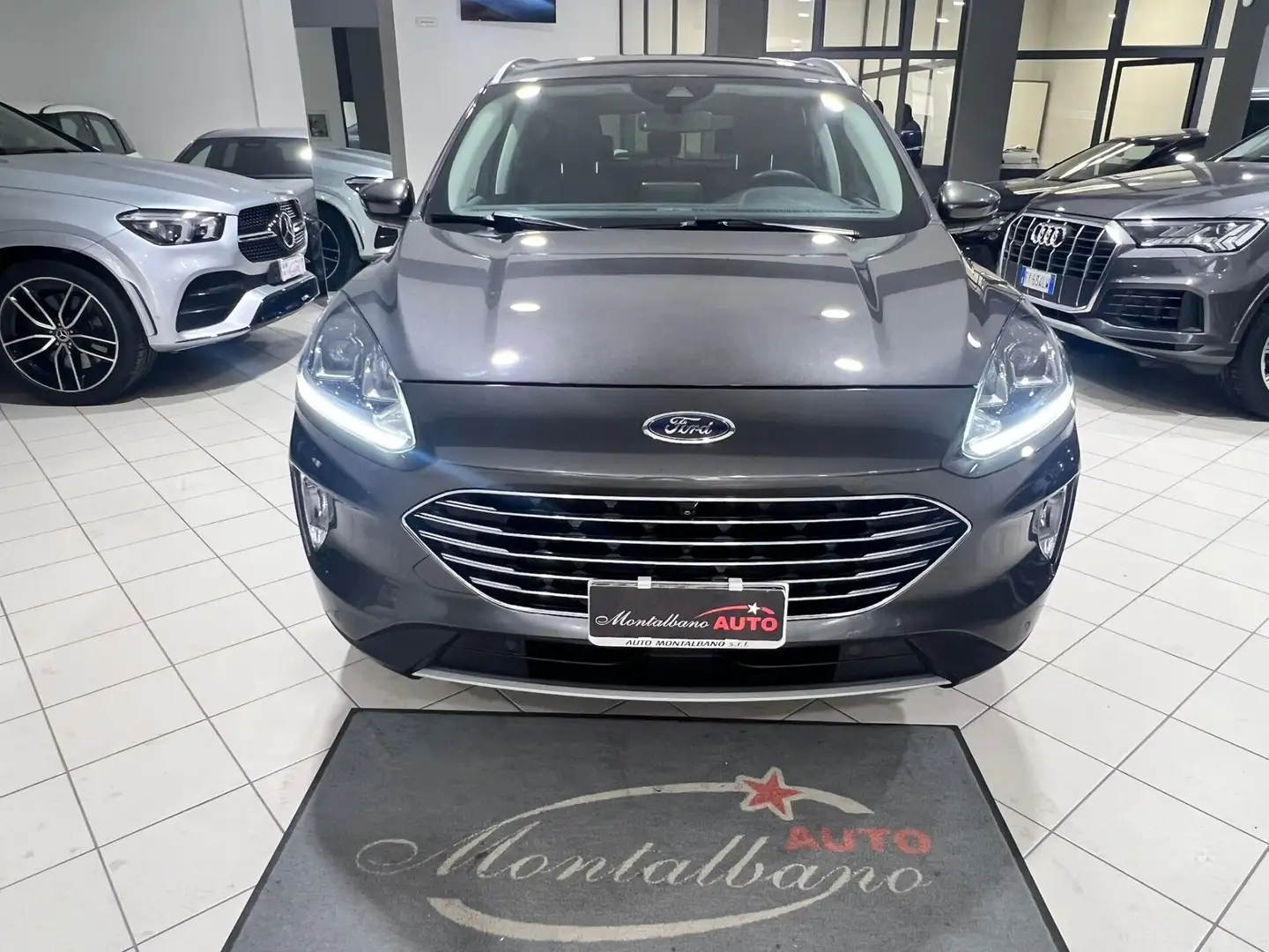 Ford Kuga 1.5 EcoBlue 120 CV aut. 2WD Titanium Business Gris - 2