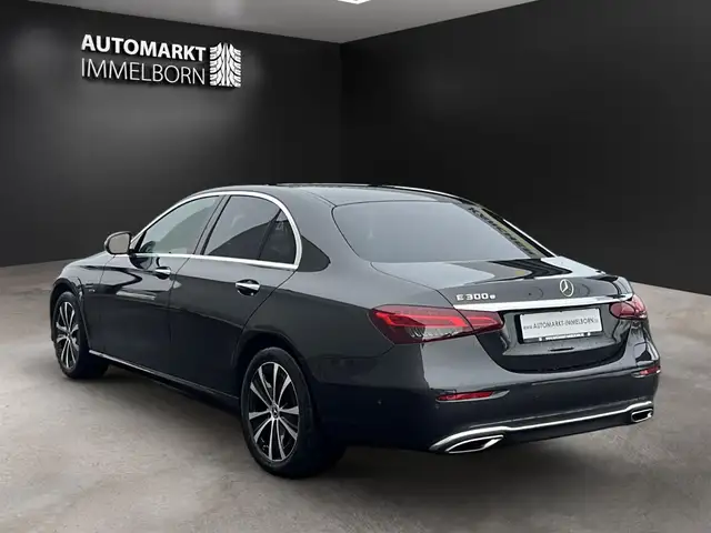 Mercedes-Benz 300 view 6