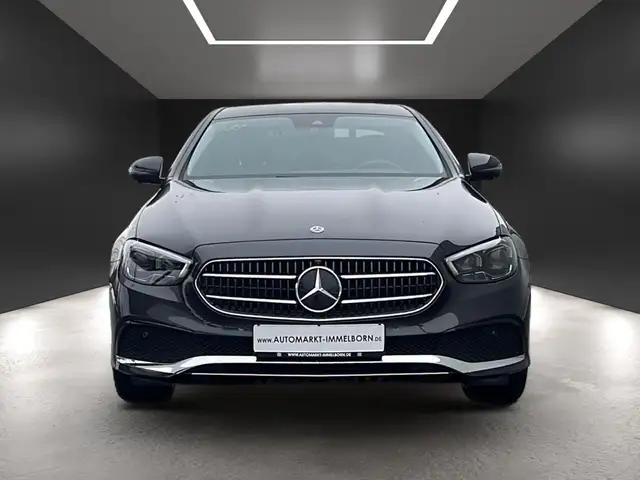 Mercedes-Benz 300 view 9
