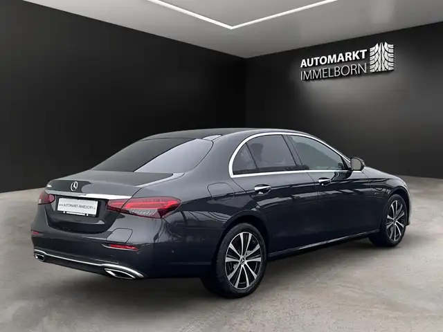 Mercedes-Benz 300 view 8